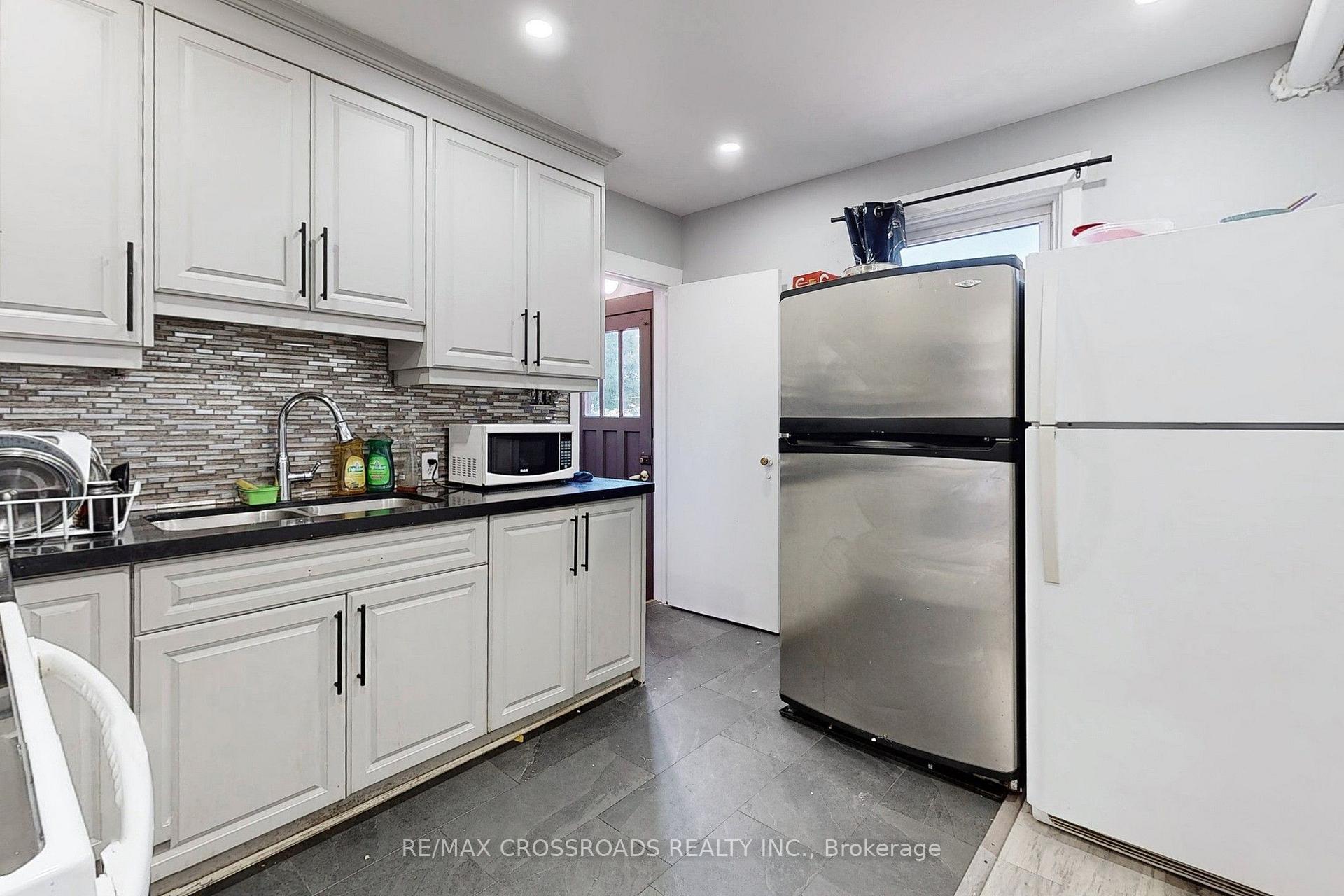 Photo 3 of 1496 Simcoe Street N, Oshawa, Samac — HOMEH