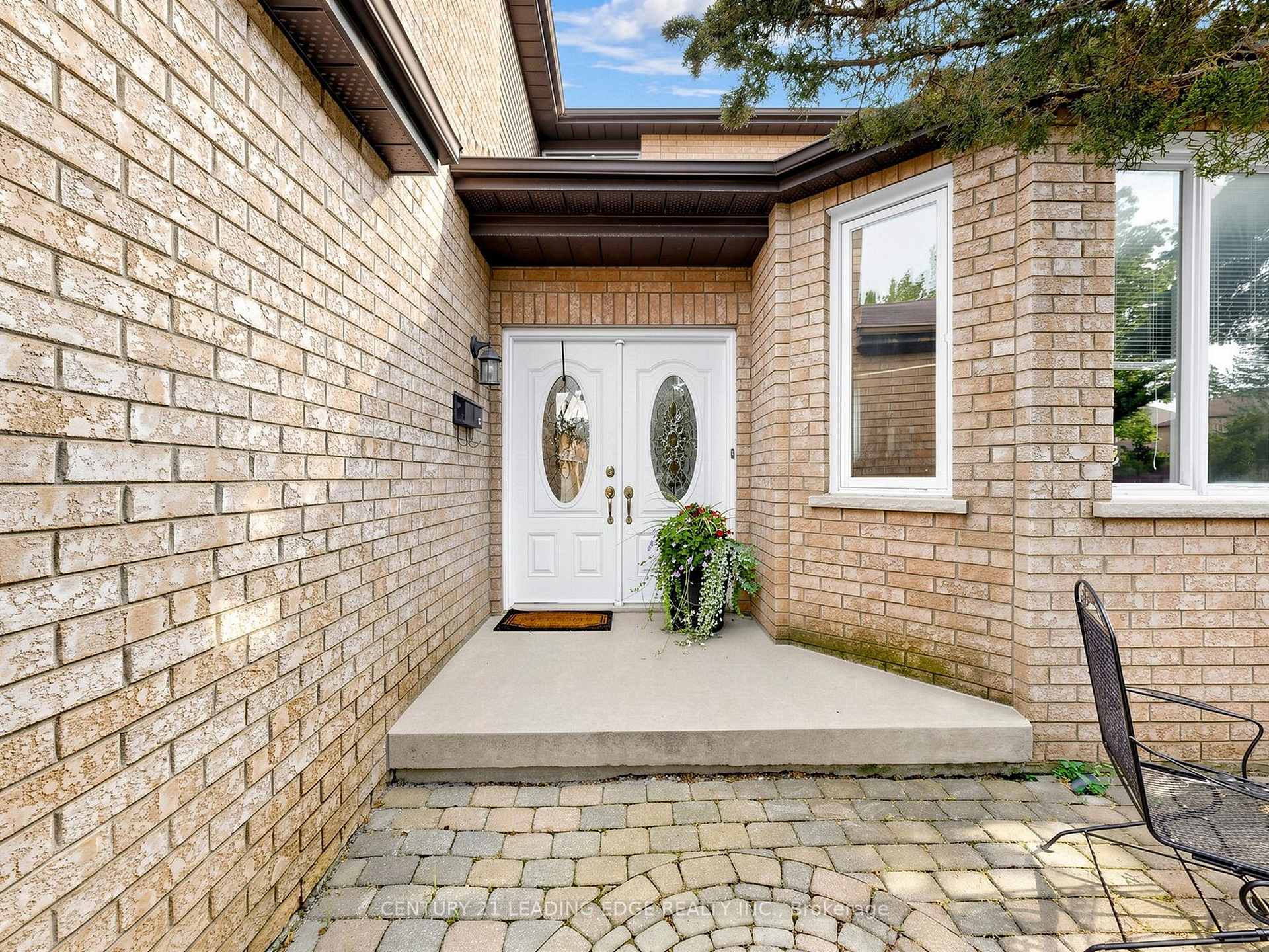Photo 2 of 379 Manhattan Drive, Markham, Markville — HOMEH