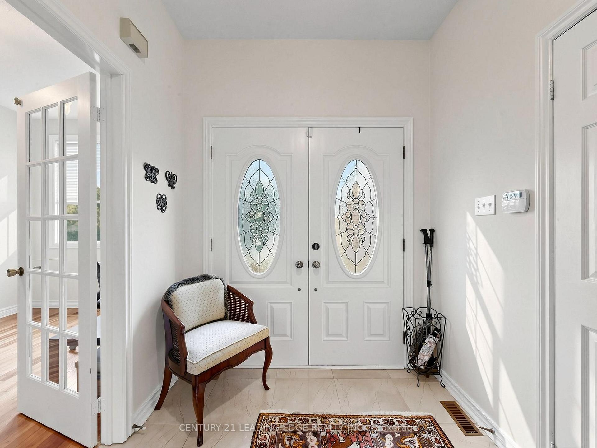 Photo 3 of 379 Manhattan Drive, Markham, Markville — HOMEH