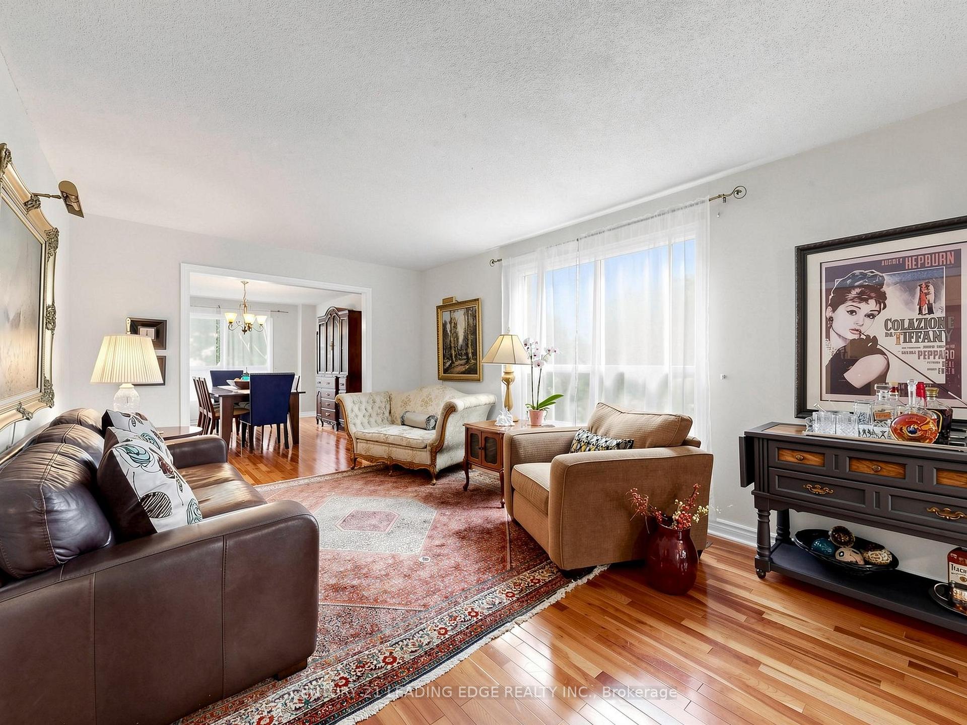 Photo 4 of 379 Manhattan Drive, Markham, Markville — HOMEH