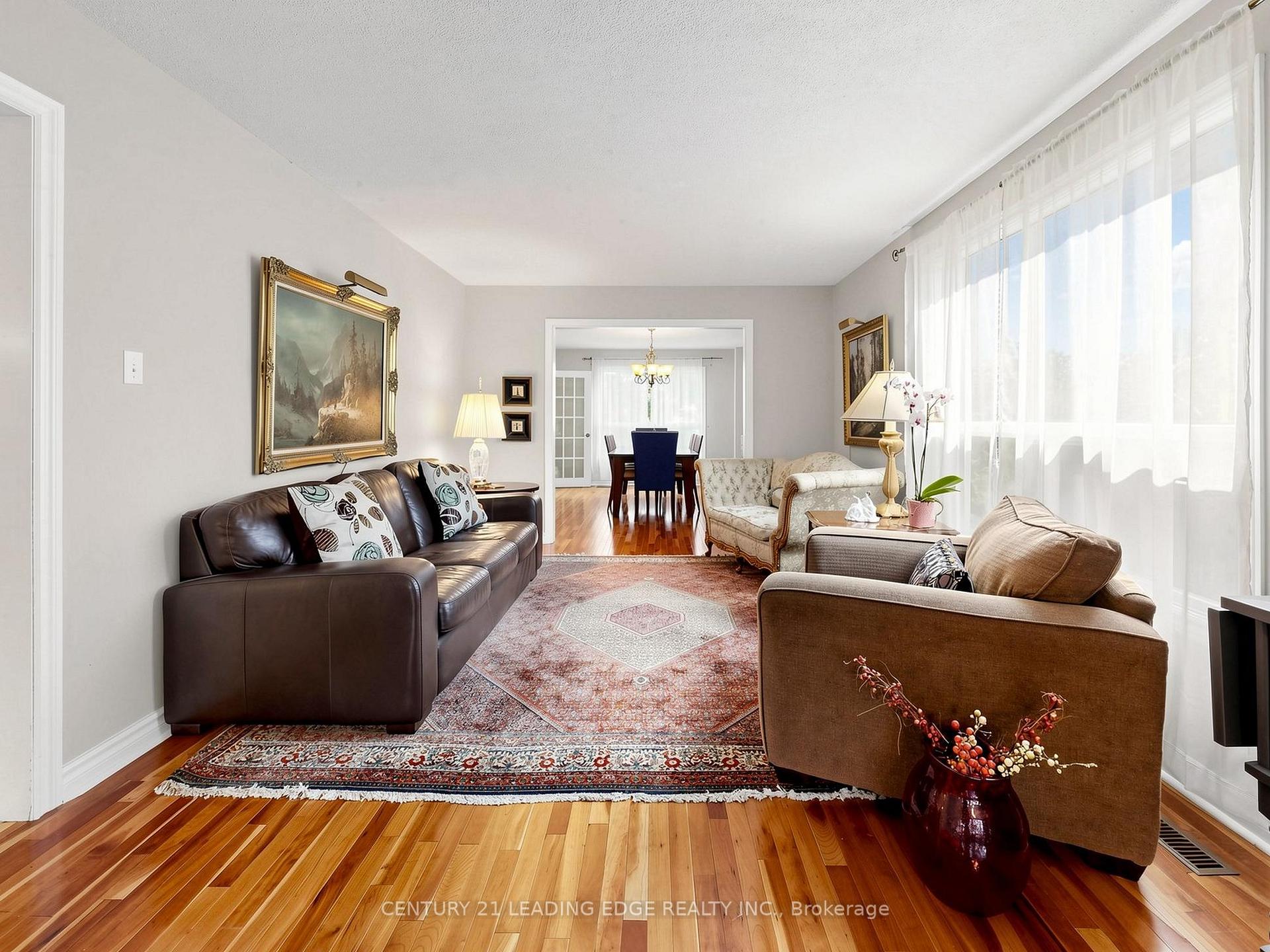 Photo 5 of 379 Manhattan Drive, Markham, Markville — HOMEH