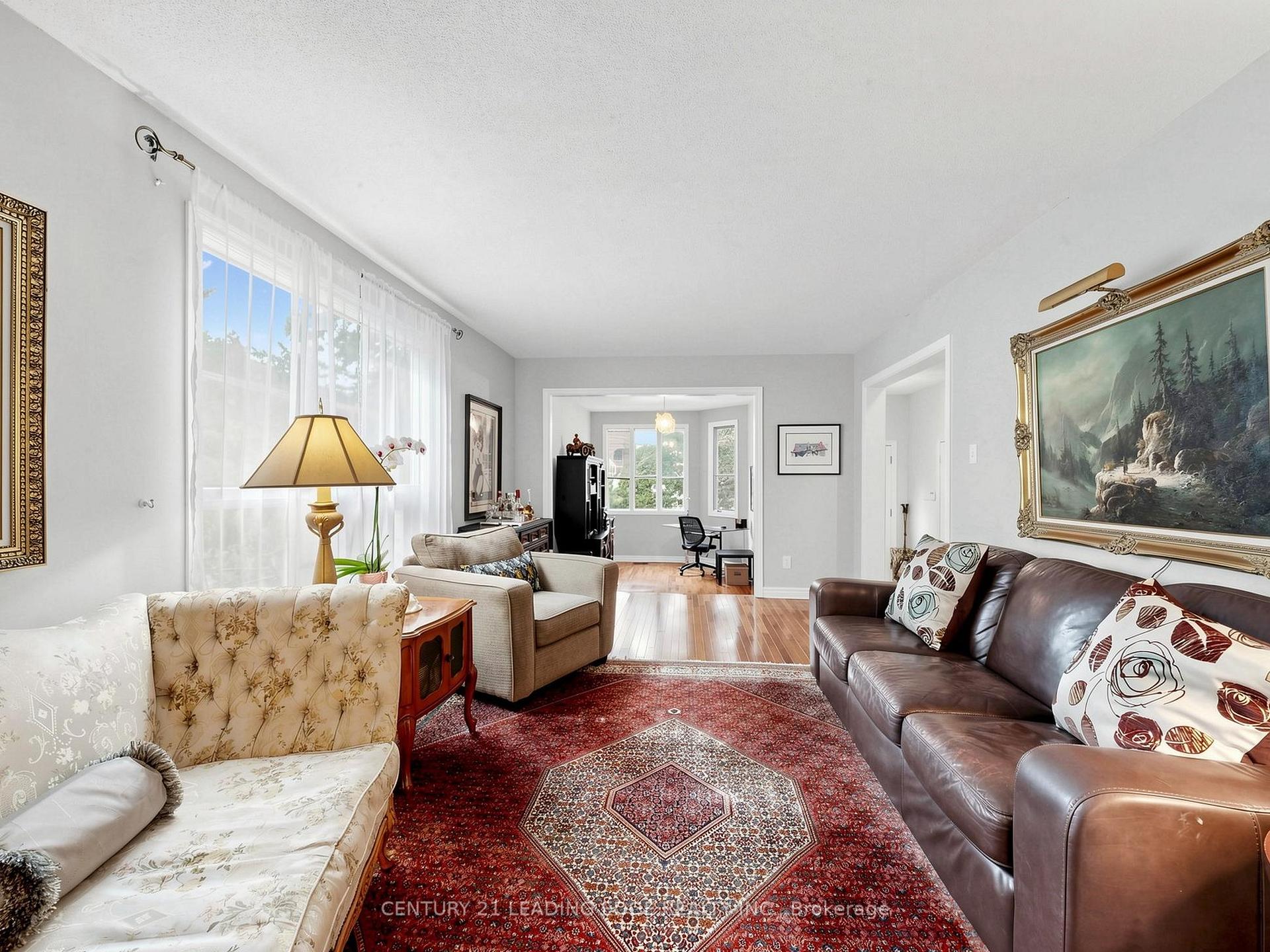 Photo 6 of 379 Manhattan Drive, Markham, Markville — HOMEH