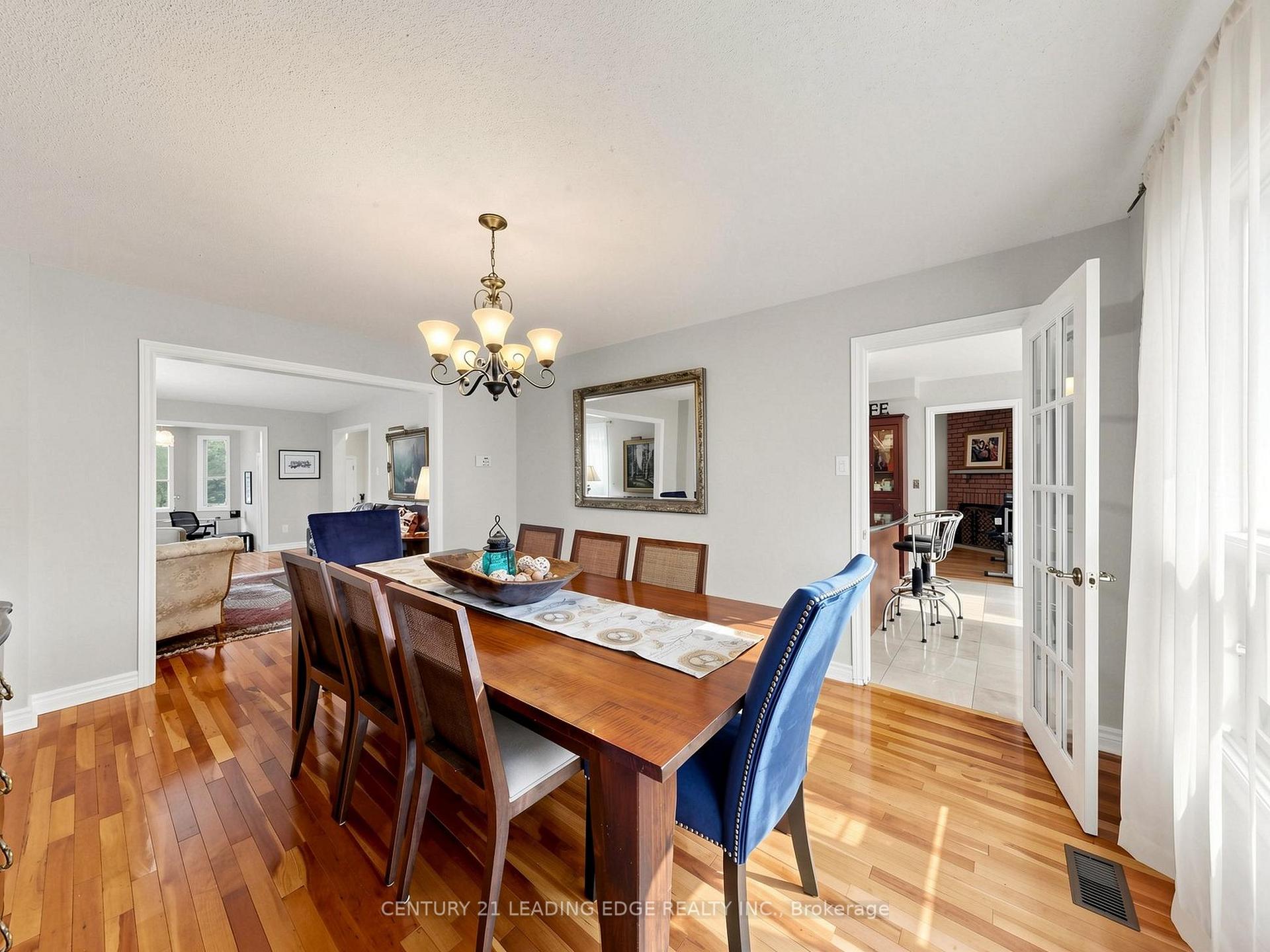 Photo 11 of 379 Manhattan Drive, Markham, Markville — HOMEH