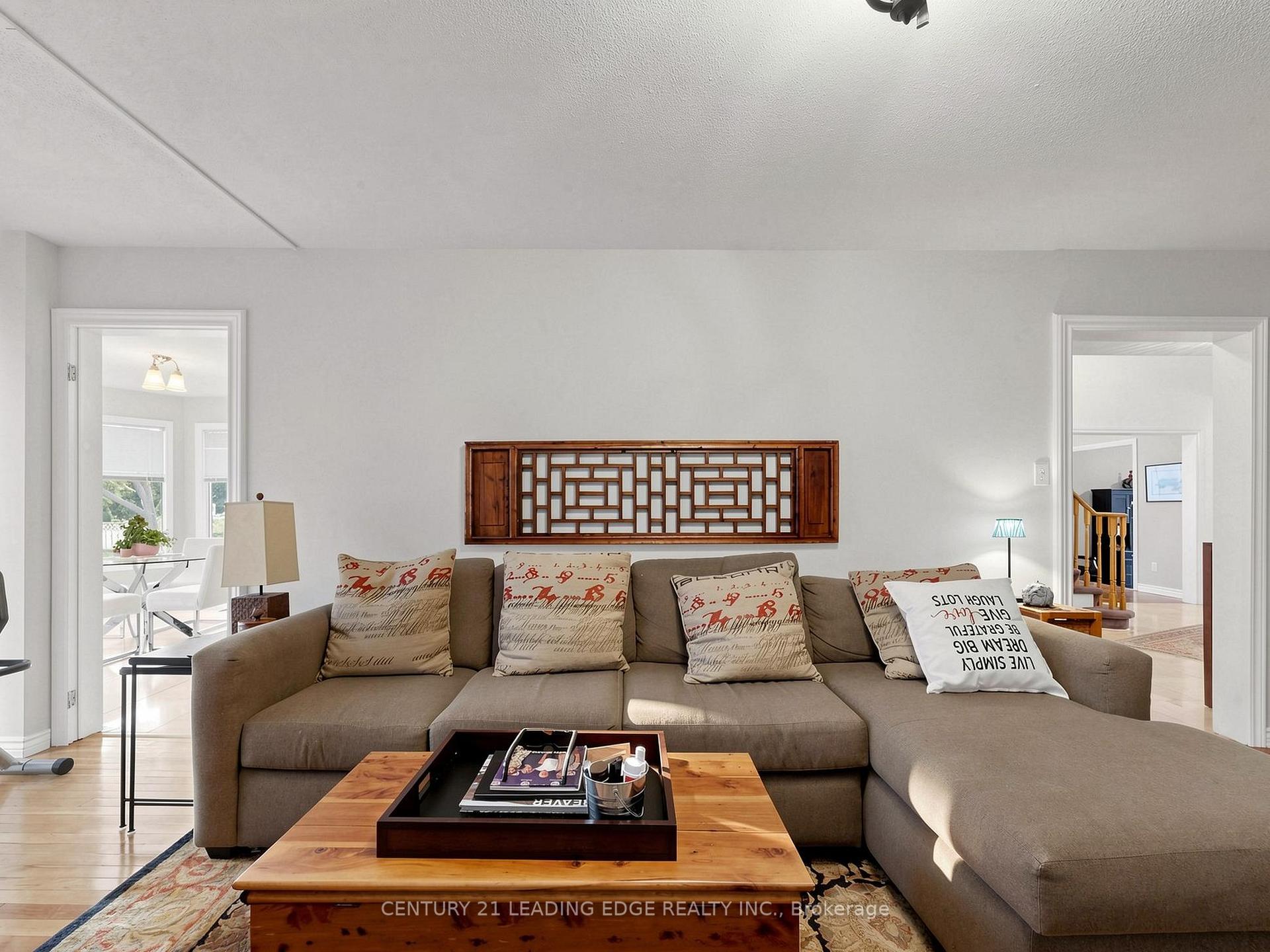 Photo 14 of 379 Manhattan Drive, Markham, Markville — HOMEH