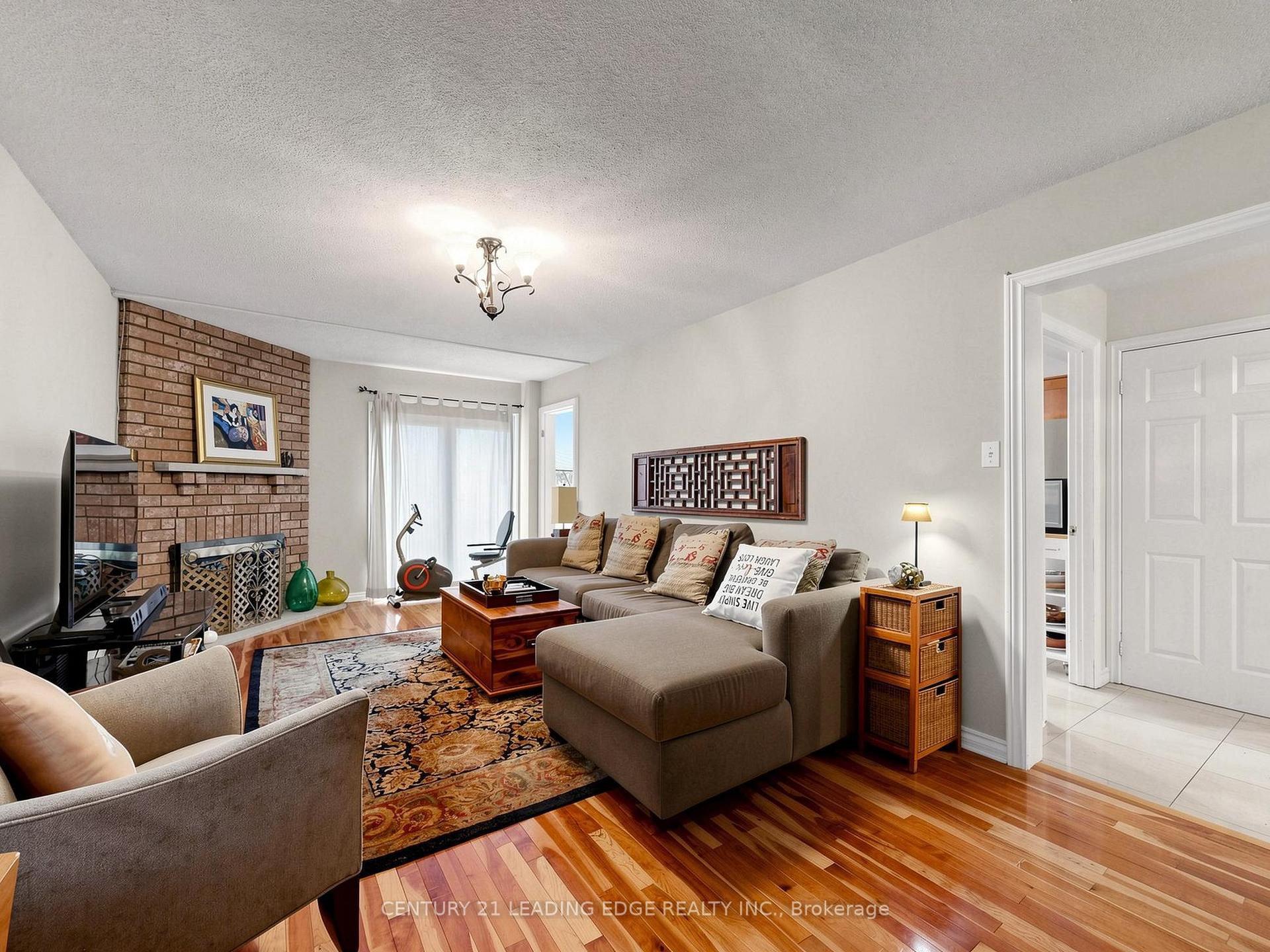 Photo 15 of 379 Manhattan Drive, Markham, Markville — HOMEH
