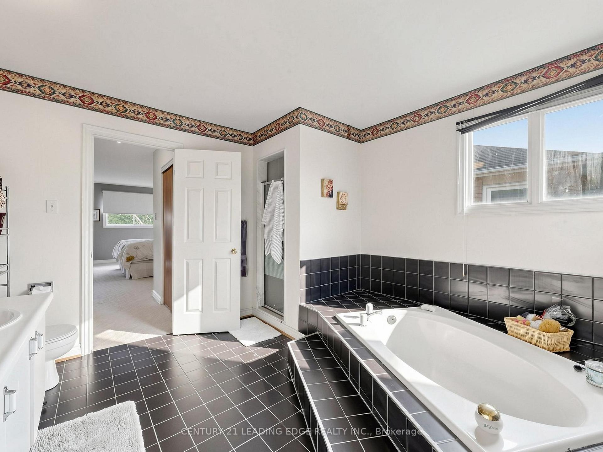Photo 33 of 379 Manhattan Drive, Markham, Markville — HOMEH