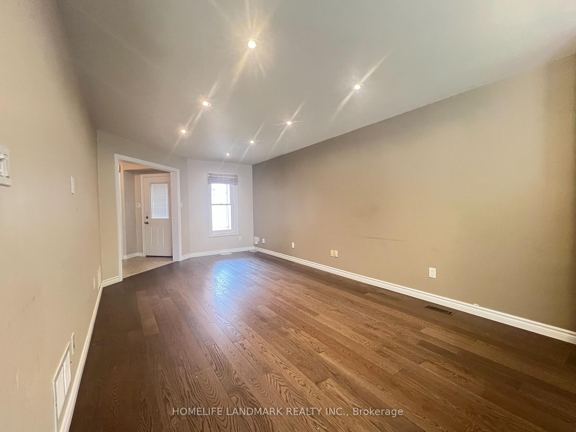 Photo 4 of 71 Steele Valley Court, Whitby, Rolling Acres — HOMEH