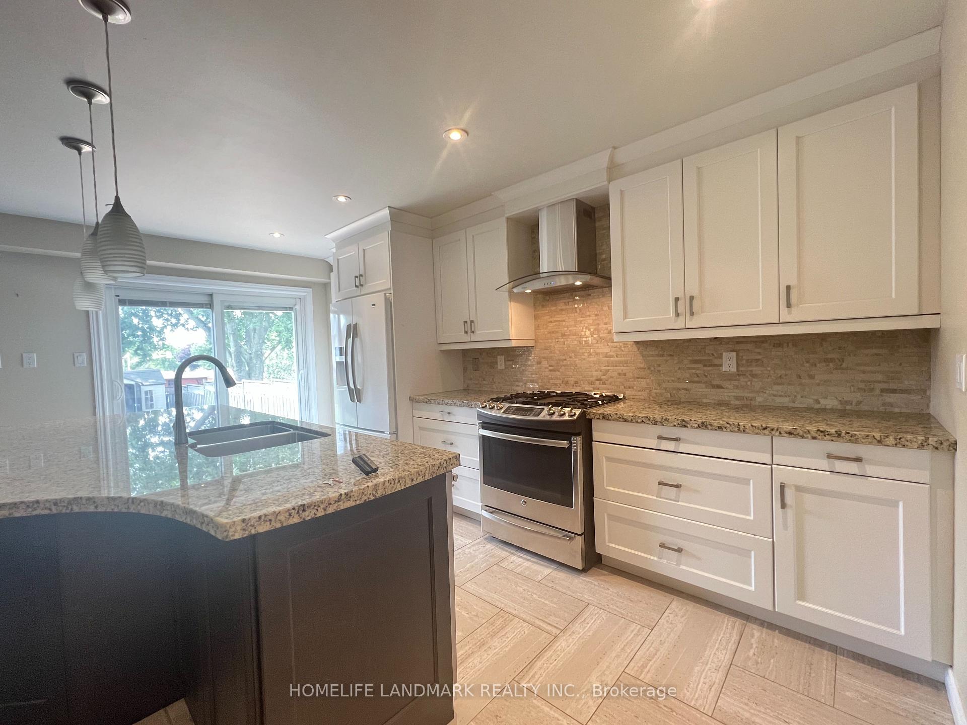 Photo 6 of 71 Steele Valley Court, Whitby, Rolling Acres — HOMEH