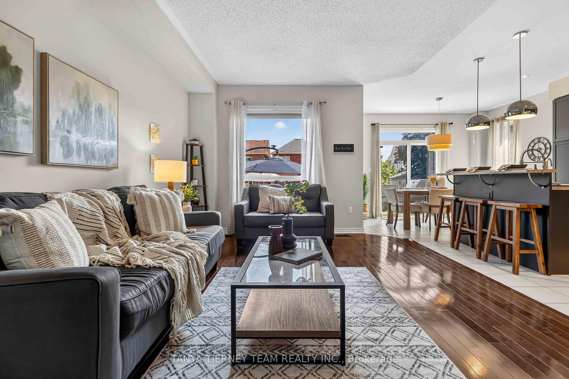 Photo 10 of 53 Chiswick Avenue, Whitby, Brooklin — HOMEH