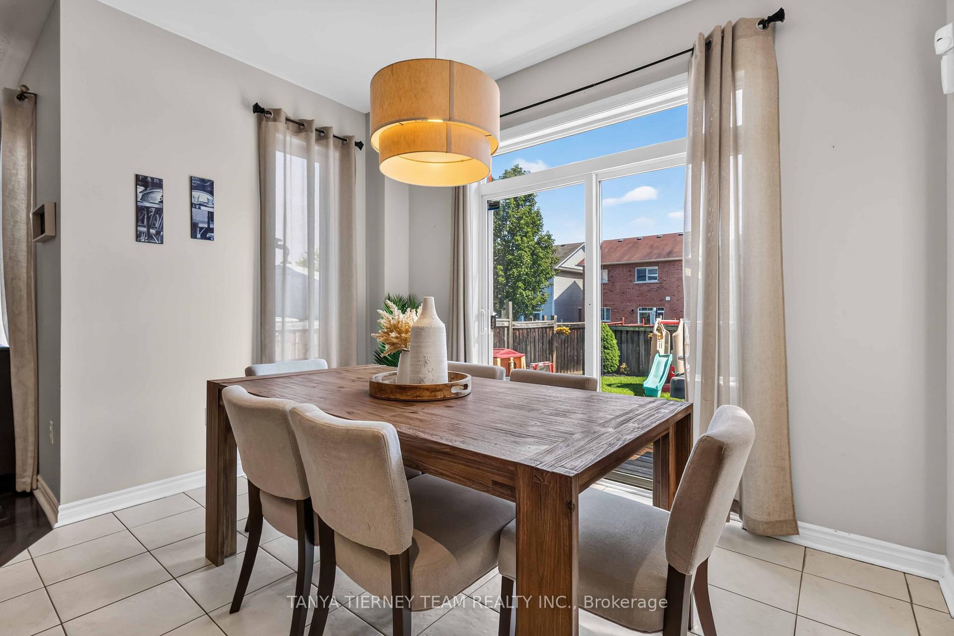 Photo 23 of 53 Chiswick Avenue, Whitby, Brooklin — HOMEH