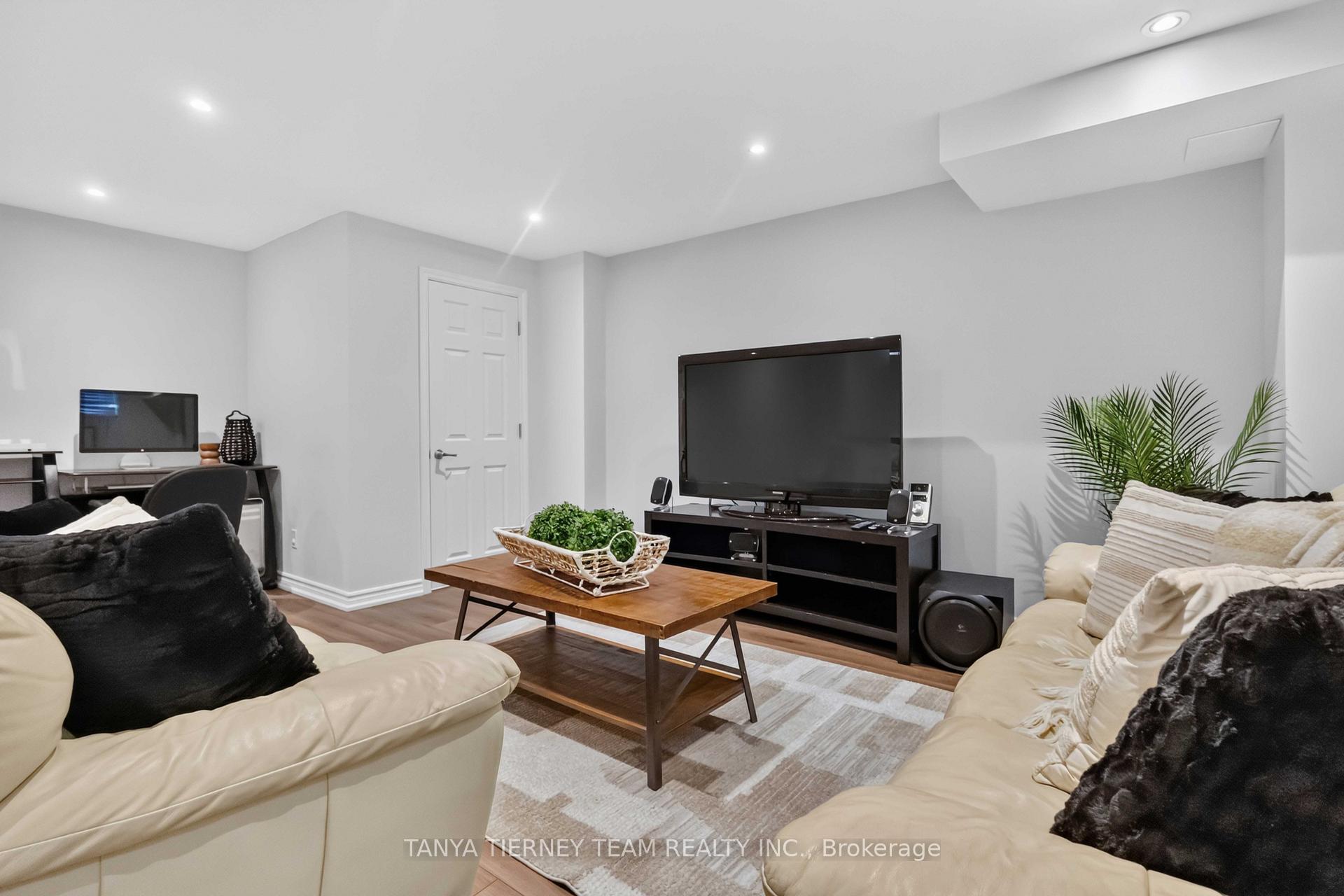 Photo 42 of 53 Chiswick Avenue, Whitby, Brooklin — HOMEH