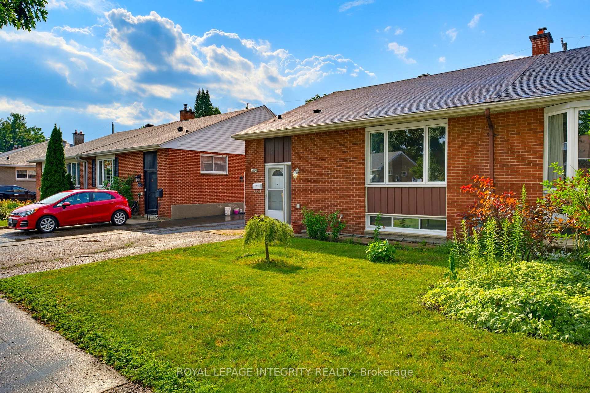 Photo 2 of 2393 Iris Street, Ottawa, Parkway Park — HOMEH