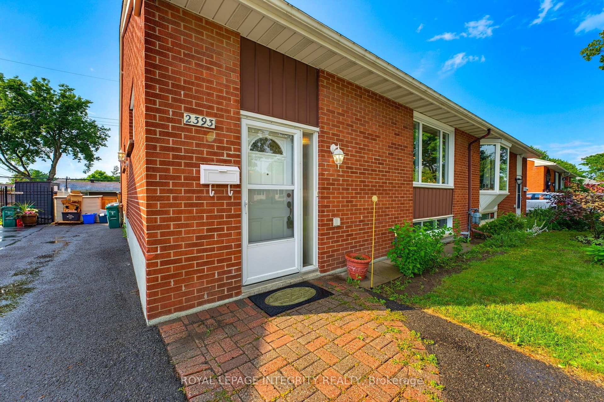 Photo 3 of 2393 Iris Street, Ottawa, Parkway Park — HOMEH