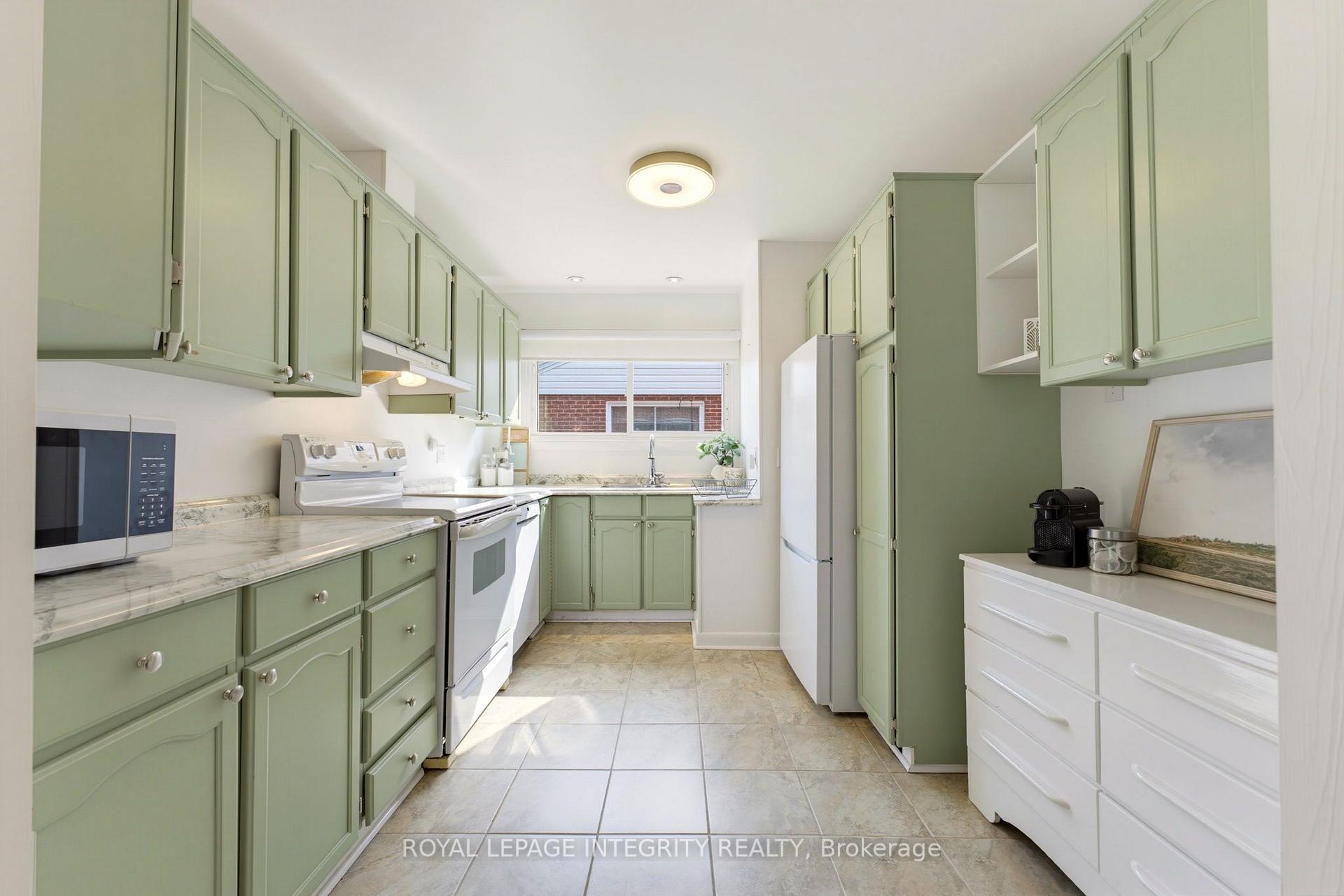 Photo 13 of 2393 Iris Street, Ottawa, Parkway Park — HOMEH