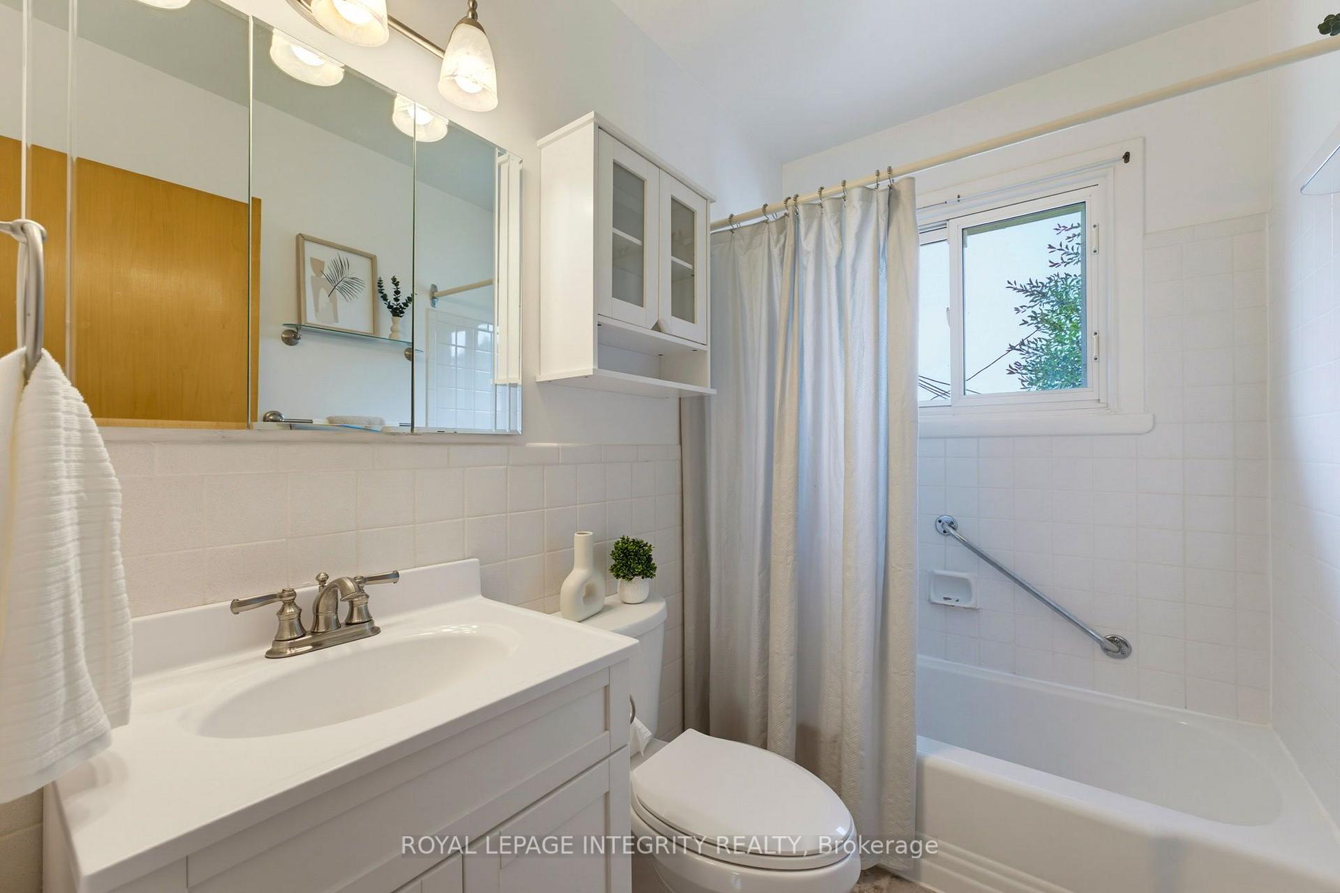 Photo 21 of 2393 Iris Street, Ottawa, Parkway Park — HOMEH