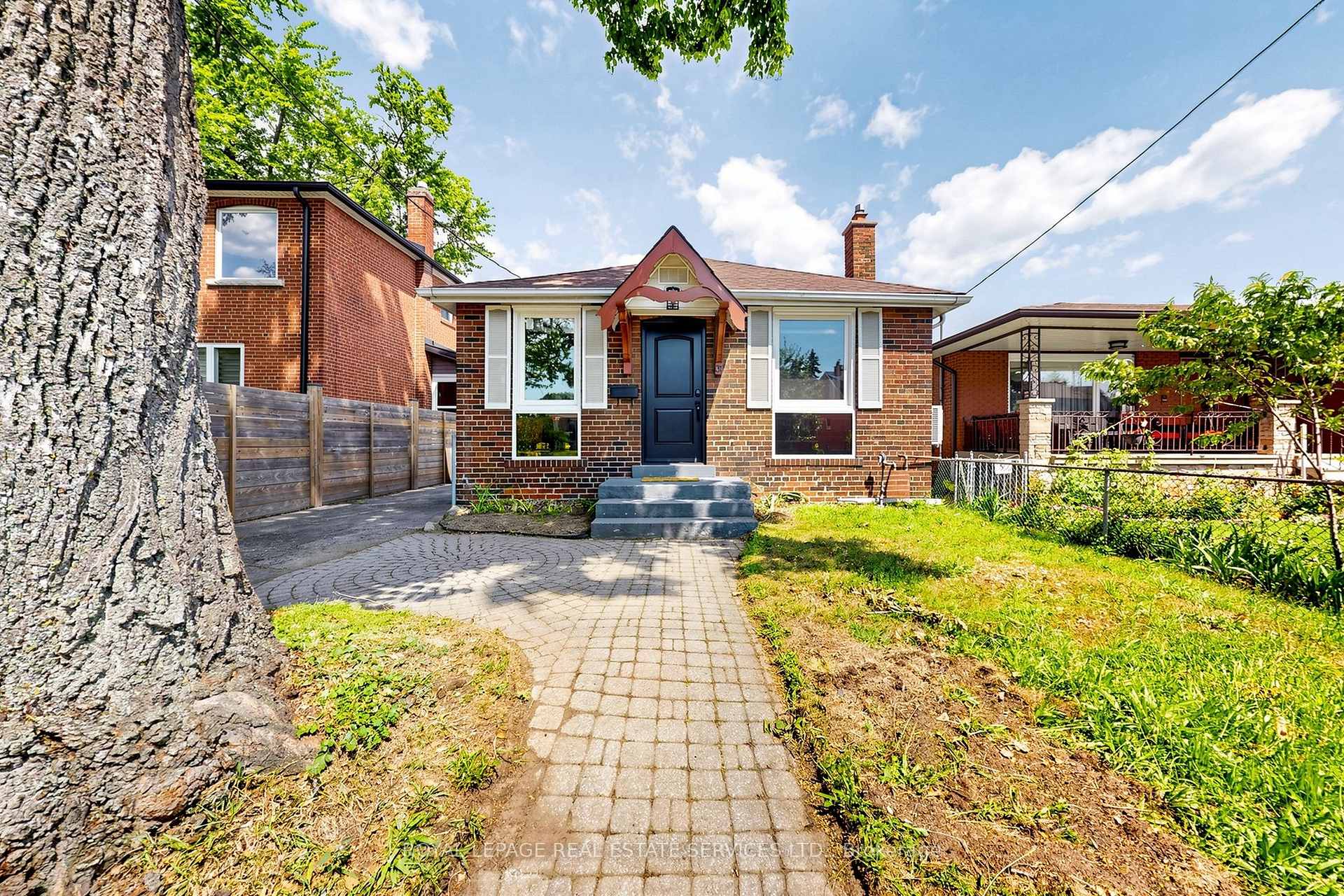 Photo 2 of 31 Rosemeade Avenue, Etobicoke, Stonegate-Queensway — HOMEH