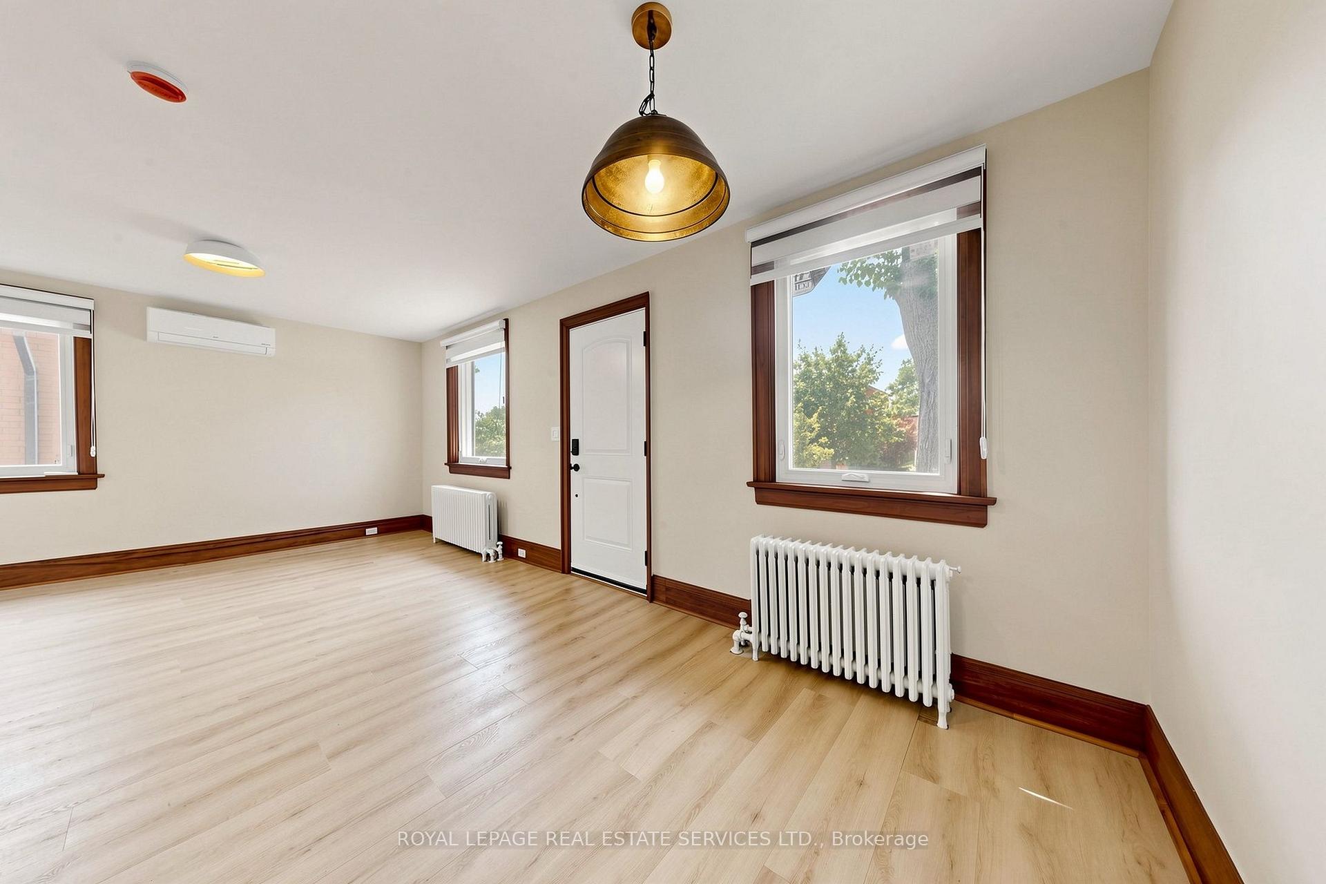 Photo 3 of 31 Rosemeade Avenue, Etobicoke, Stonegate-Queensway — HOMEH