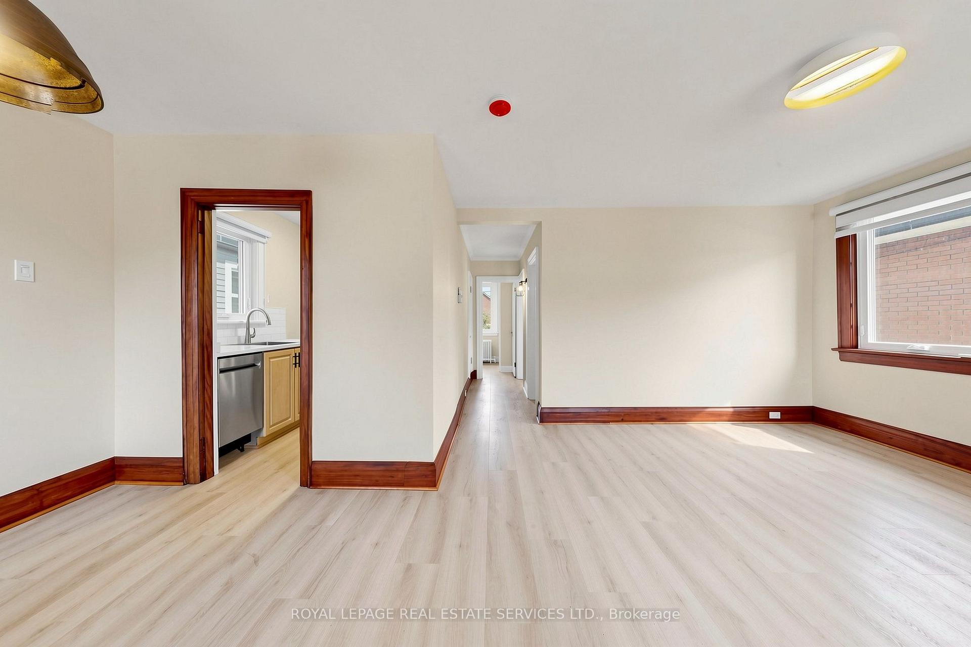 Photo 4 of 31 Rosemeade Avenue, Etobicoke, Stonegate-Queensway — HOMEH