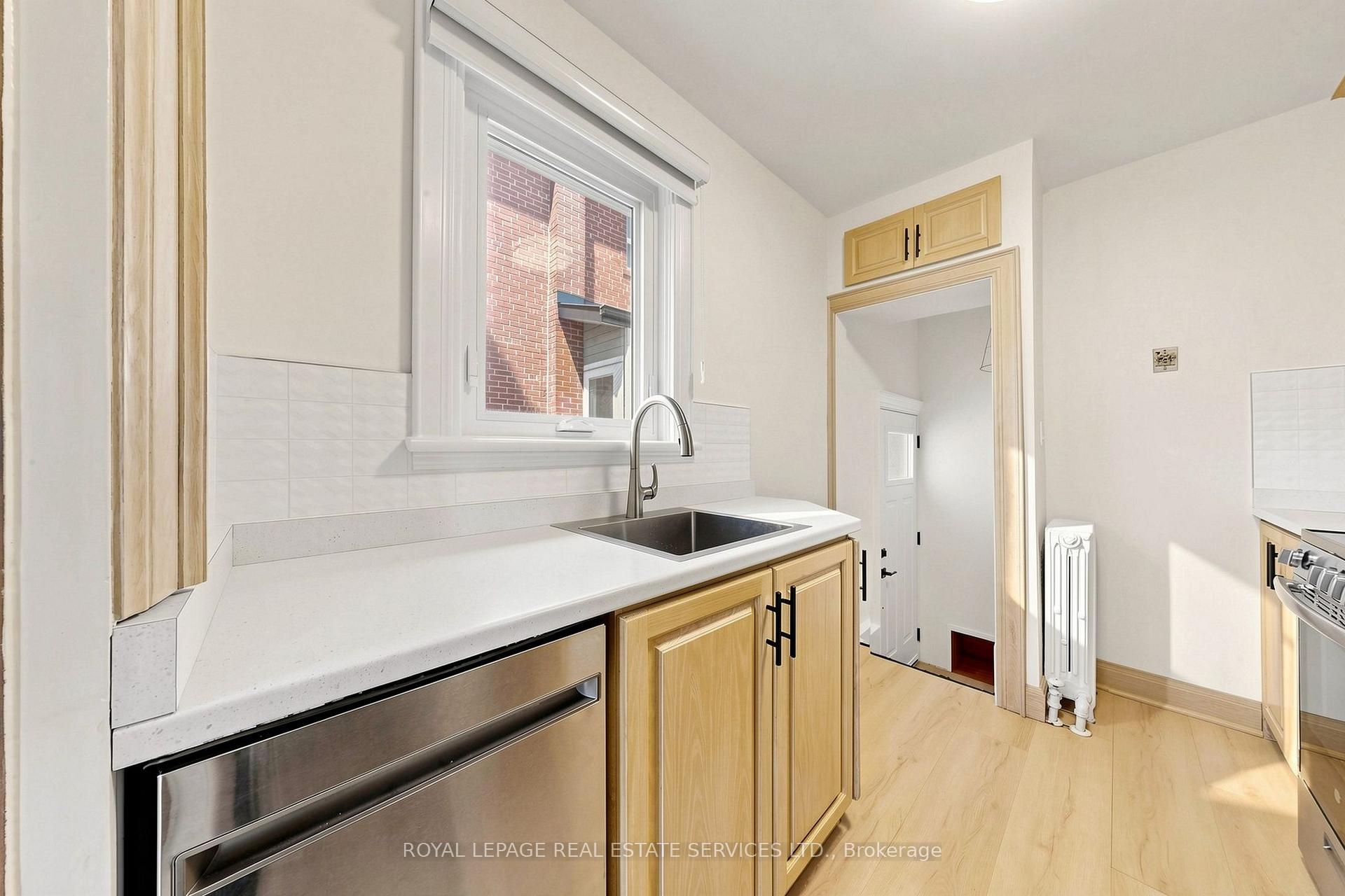 Photo 11 of 31 Rosemeade Avenue, Etobicoke, Stonegate-Queensway — HOMEH