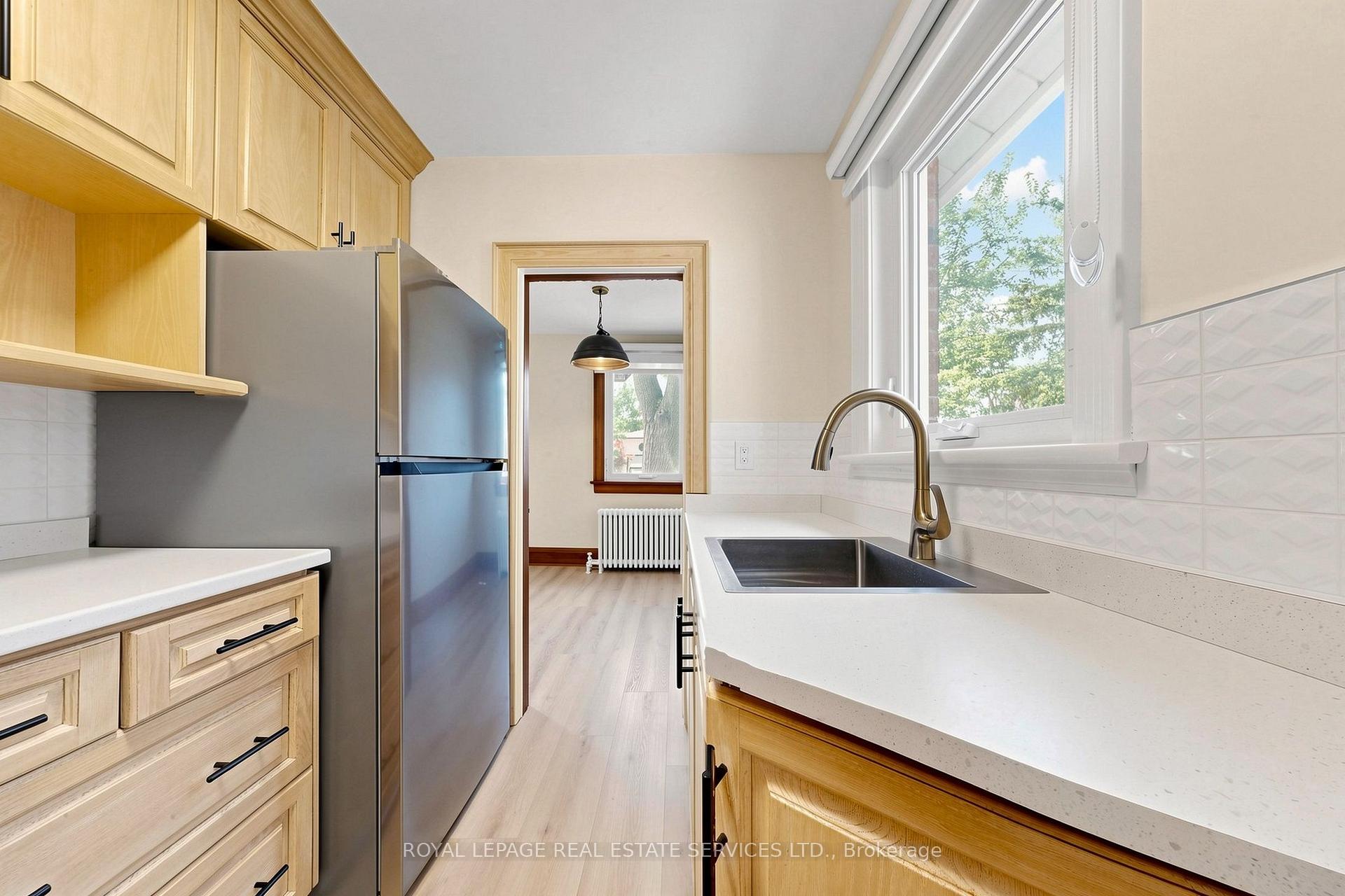 Photo 13 of 31 Rosemeade Avenue, Etobicoke, Stonegate-Queensway — HOMEH