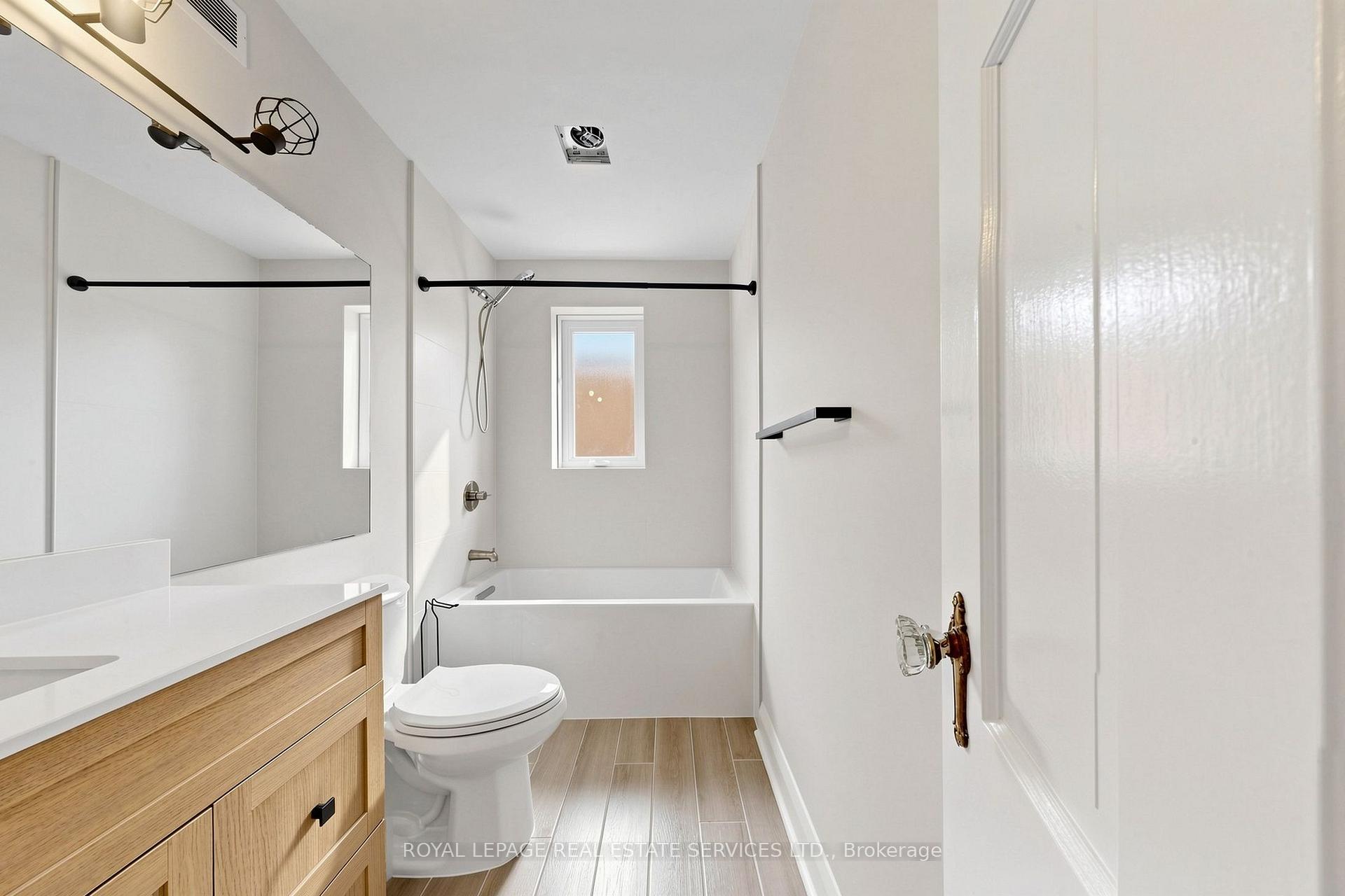 Photo 14 of 31 Rosemeade Avenue, Etobicoke, Stonegate-Queensway — HOMEH