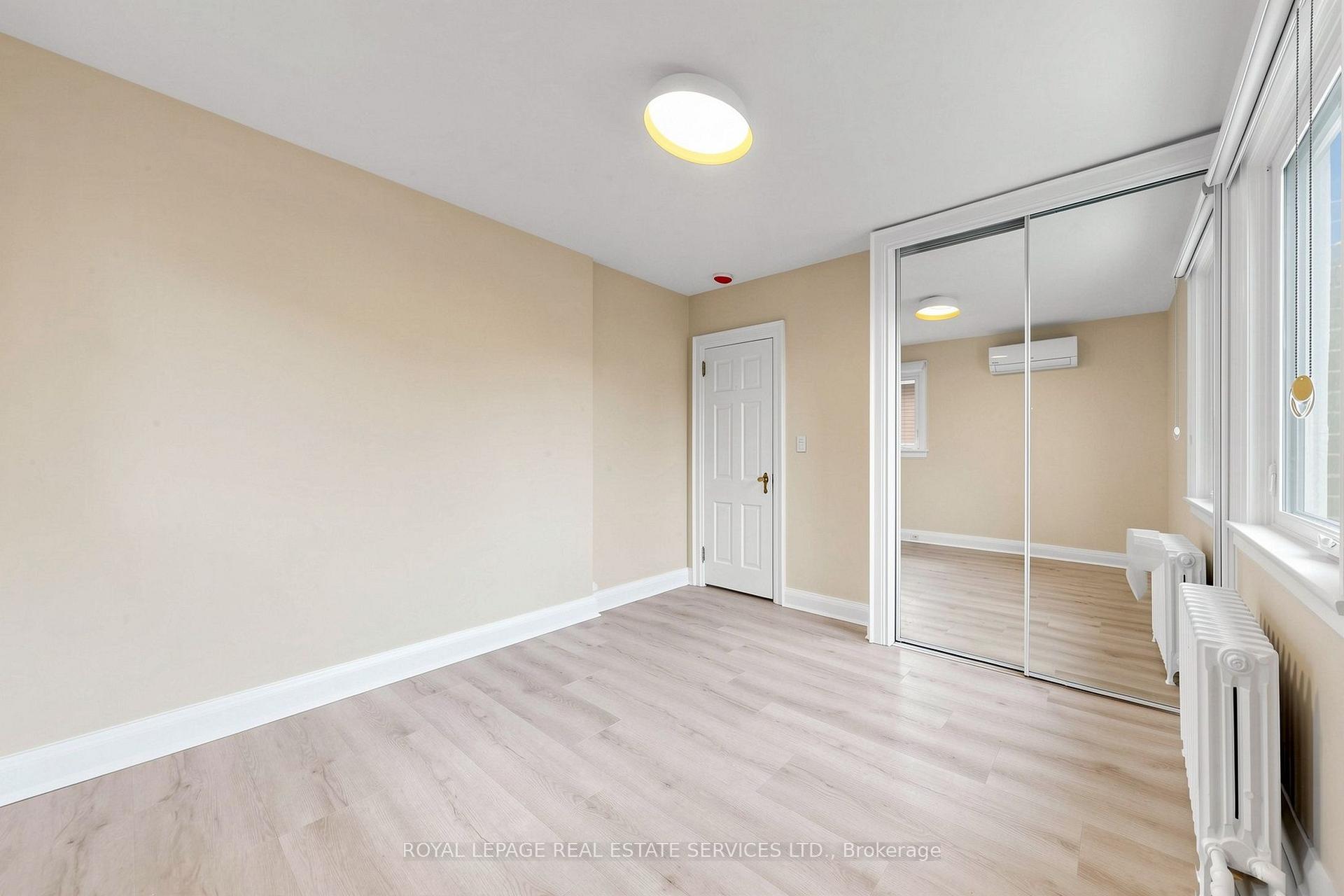 Photo 15 of 31 Rosemeade Avenue, Etobicoke, Stonegate-Queensway — HOMEH