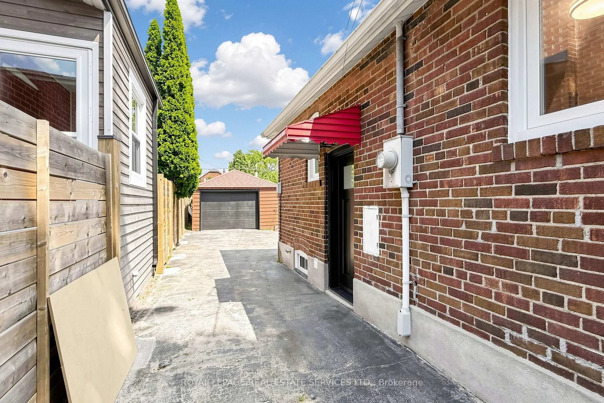Photo 6 of 31 Rosemeade Avenue, Etobicoke, Stonegate-Queensway — HOMEH