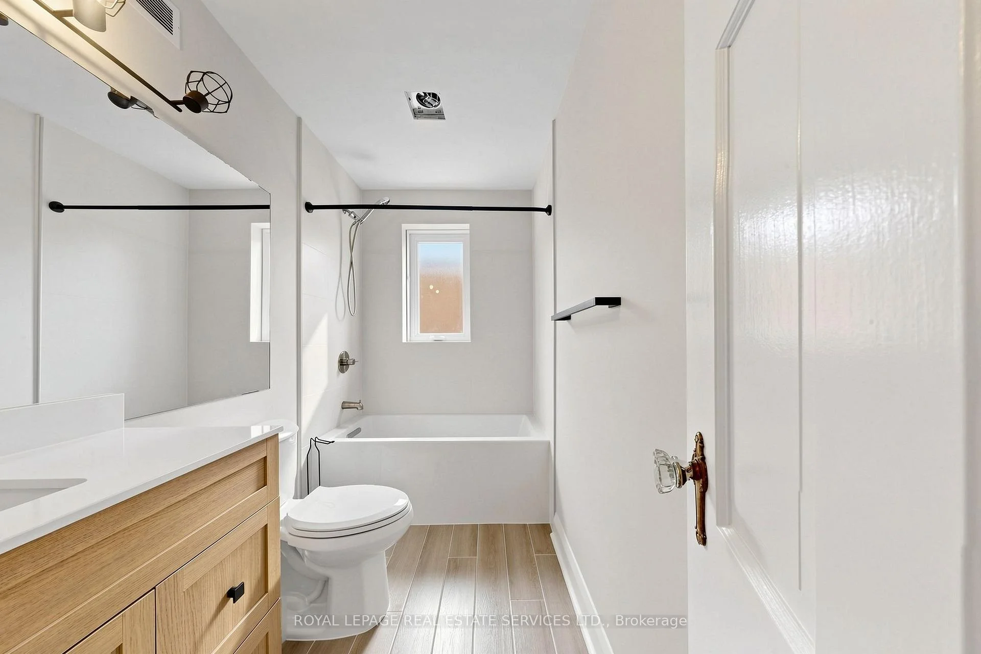 Photo 9 of 31 Rosemeade Avenue, Etobicoke, Stonegate-Queensway — HOMEH