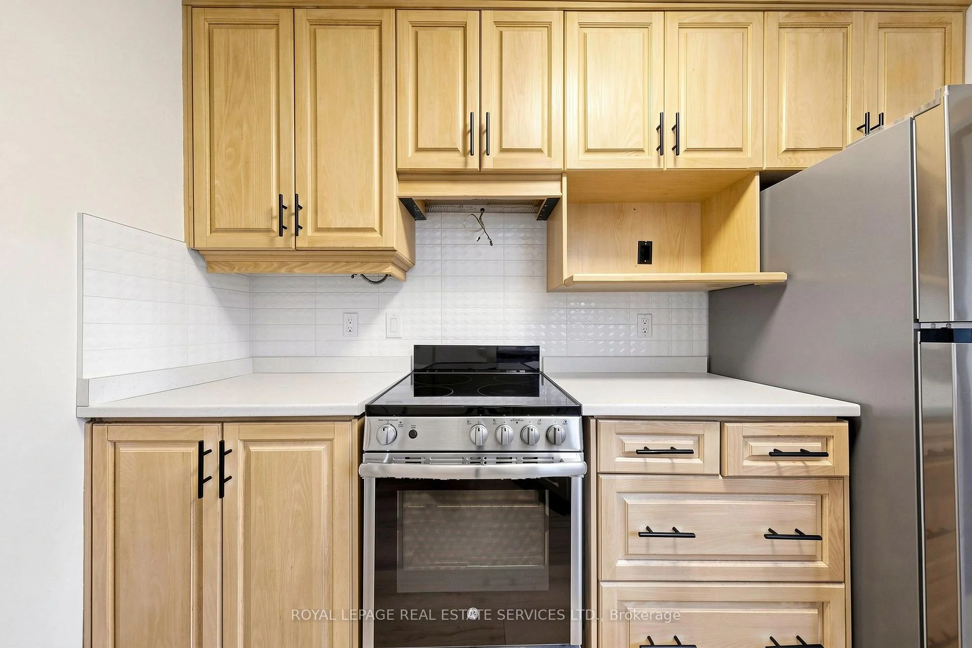 Photo 38 of 31 Rosemeade Avenue, Etobicoke, Stonegate-Queensway — HOMEH