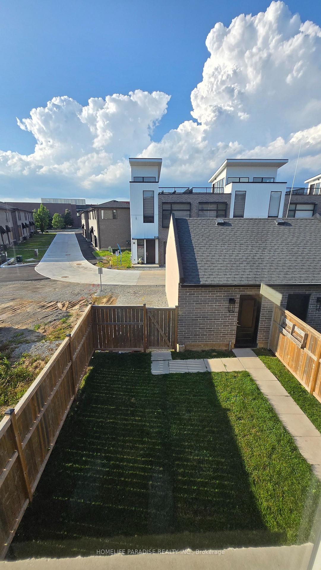 Photo 23 of Unit 12, 125 Summerside Mews, Pelham, Fonthill — HOMEH