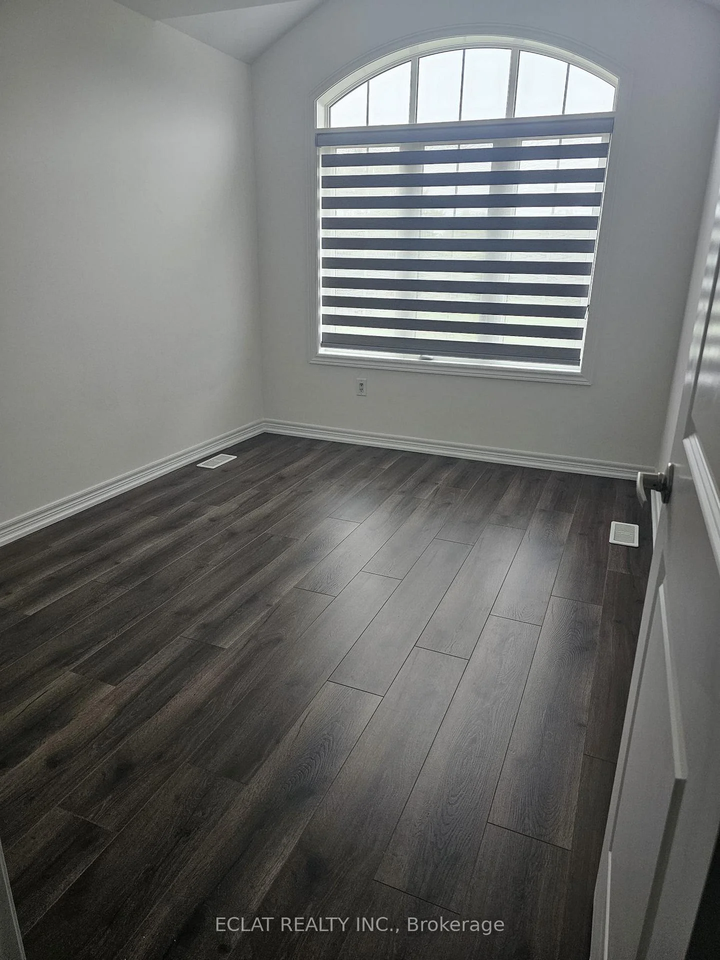 Photo 10 of 1071 Garner Road E, Hamilton, Ancaster — HOMEH