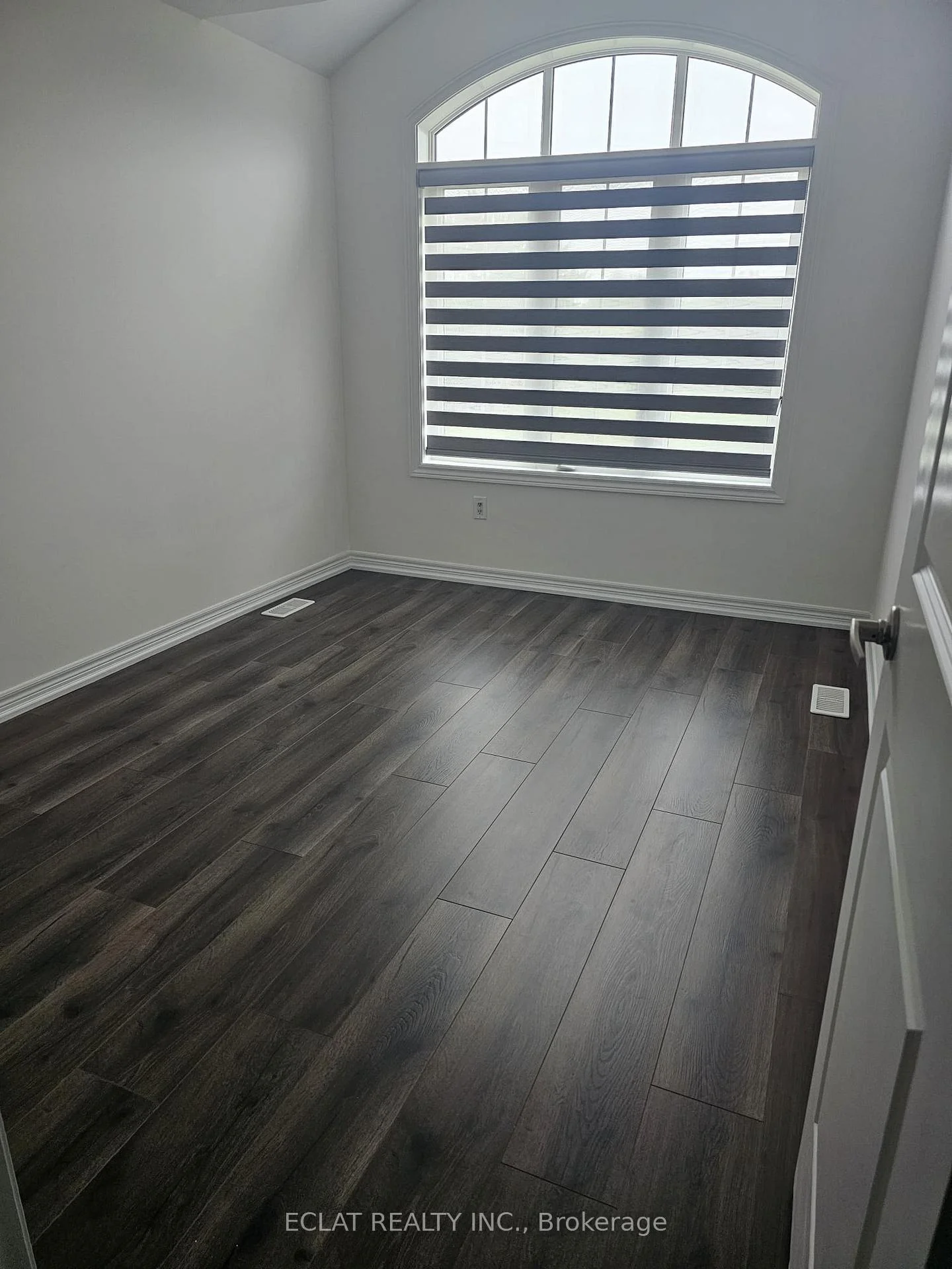 Photo 13 of 1071 Garner Road E, Hamilton, Ancaster — HOMEH