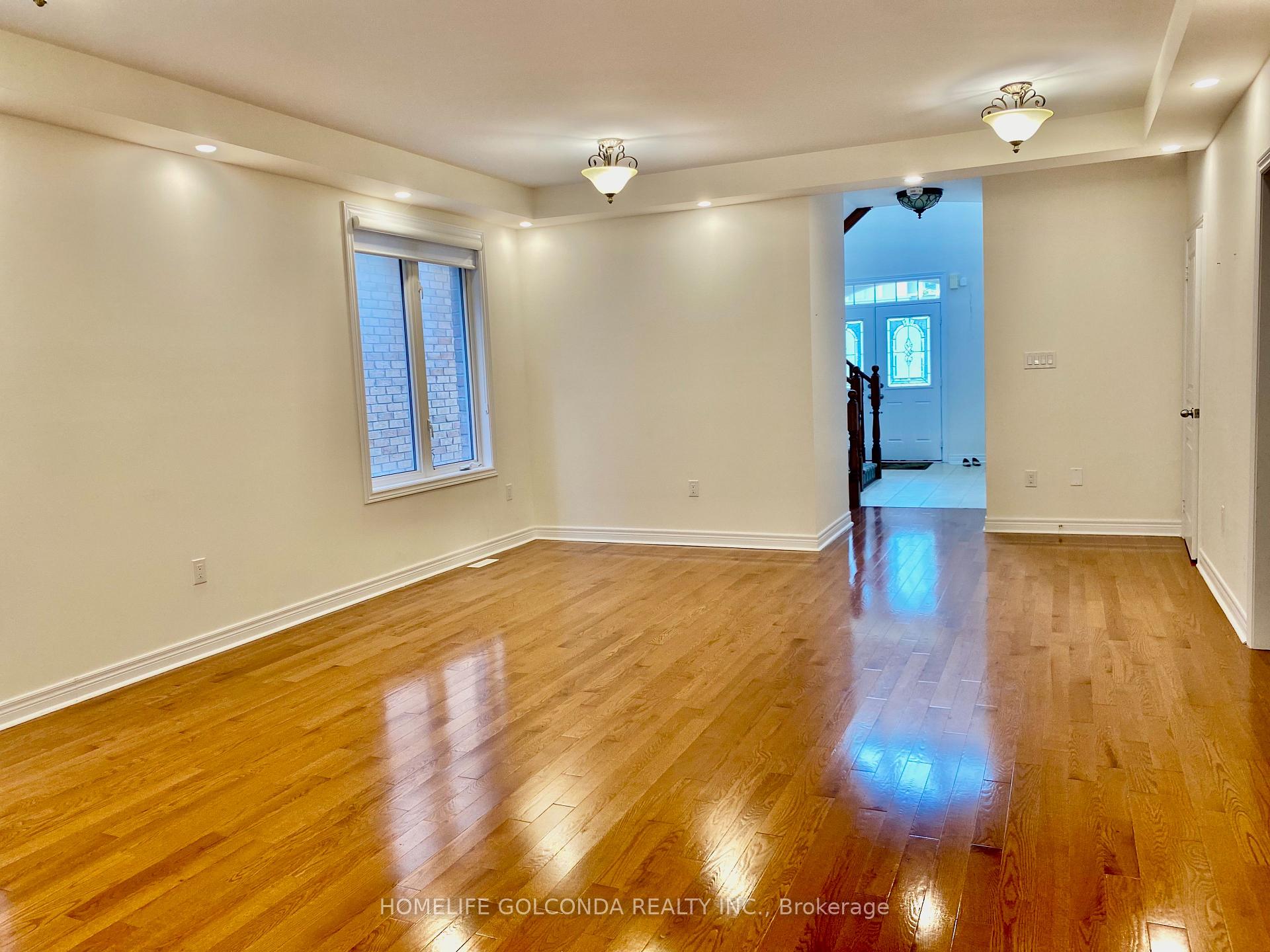 Photo 4 of 160 Chouinard Way, Aurora, Rural Aurora — HOMEH
