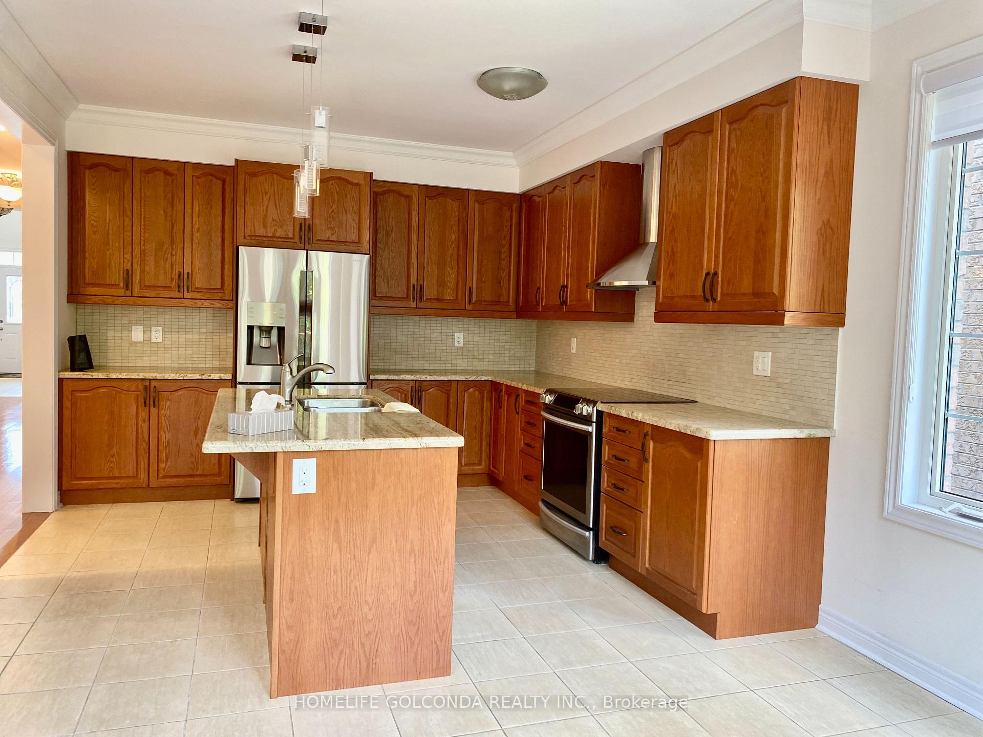 Photo 7 of 160 Chouinard Way, Aurora, Rural Aurora — HOMEH