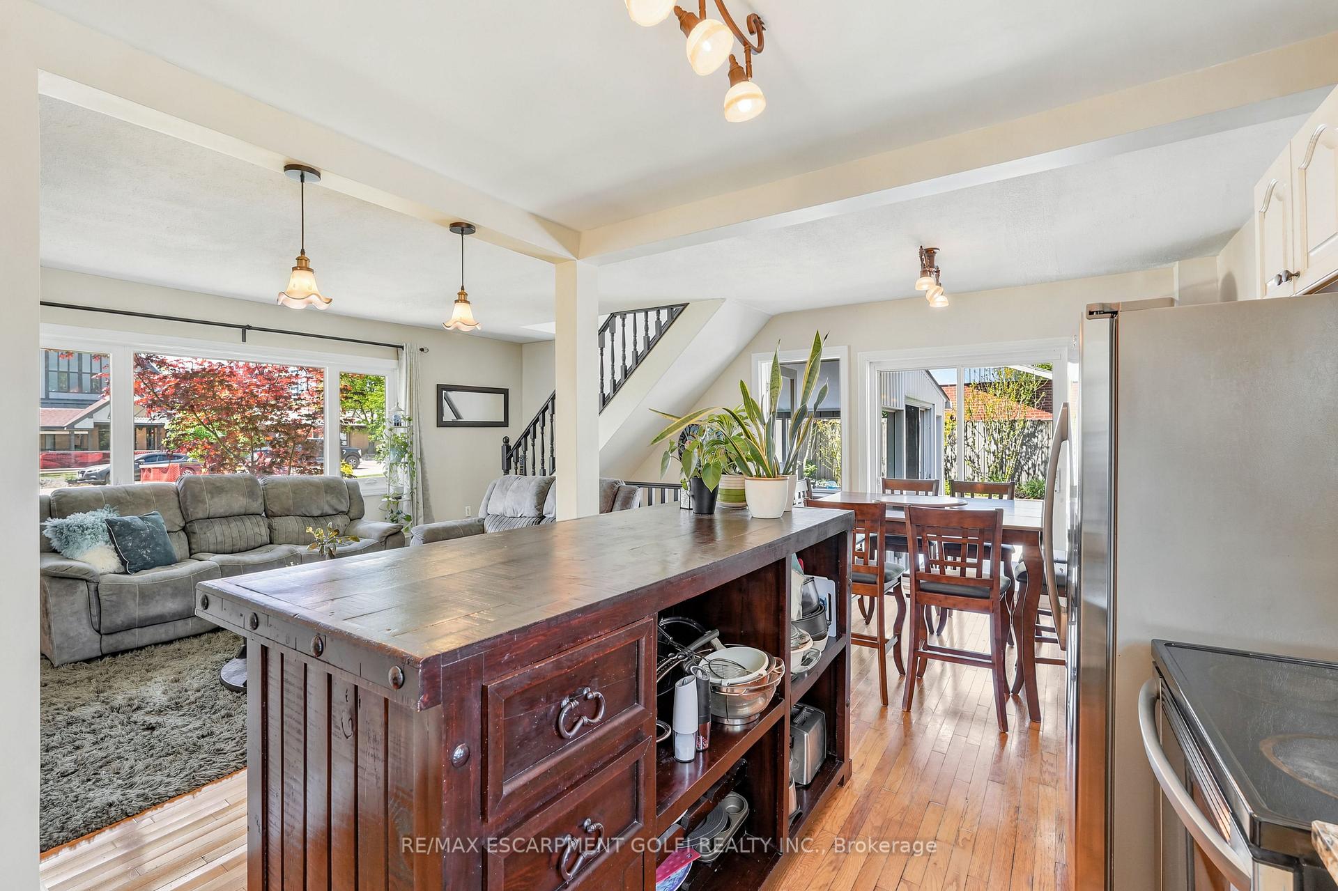 Photo 1 of 937 Park Avenue W, Burlington, Bayview — HOMEH