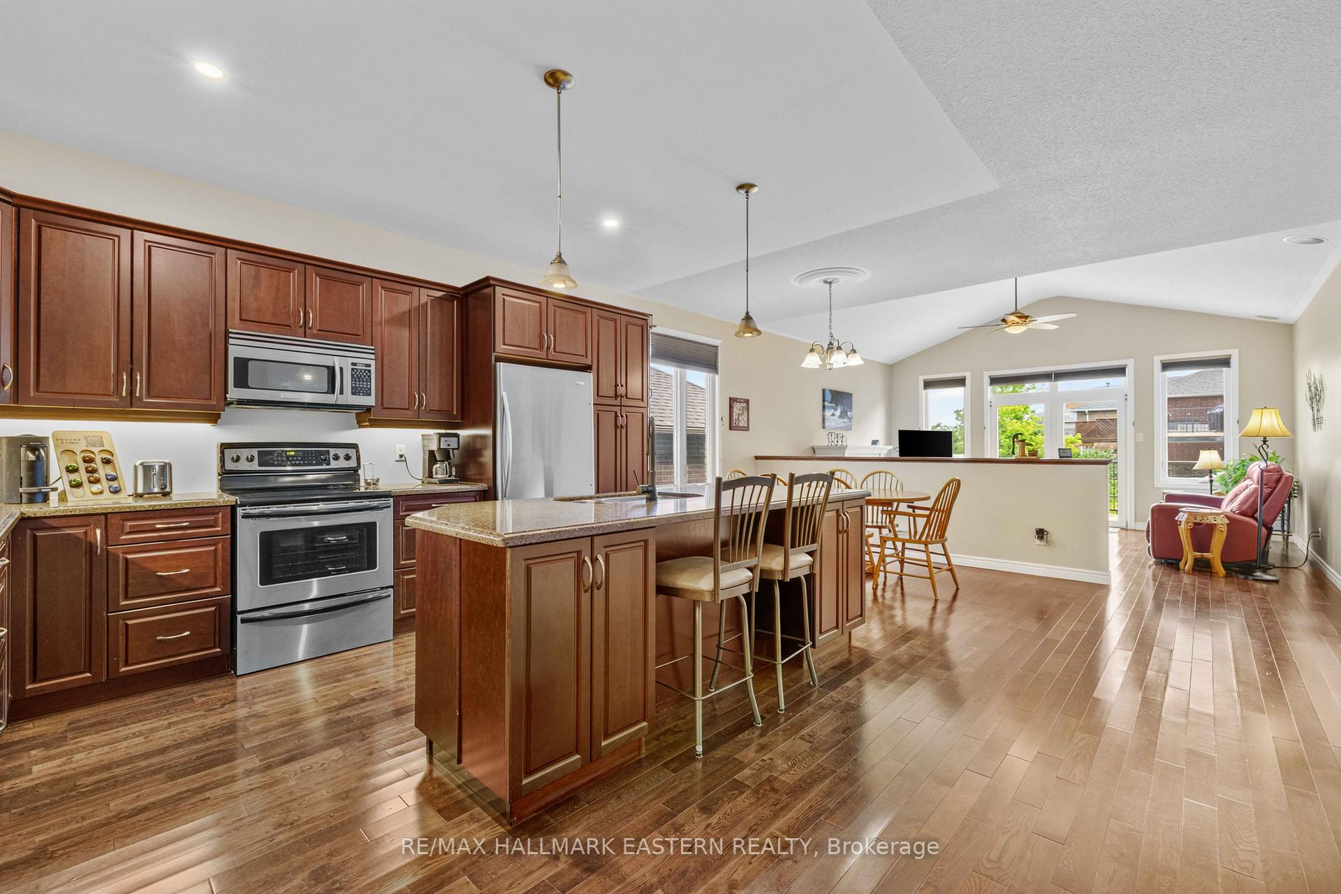 Photo 11 of 2552 Denure Drive, Peterborough, Monaghan Ward 2 — HOMEH
