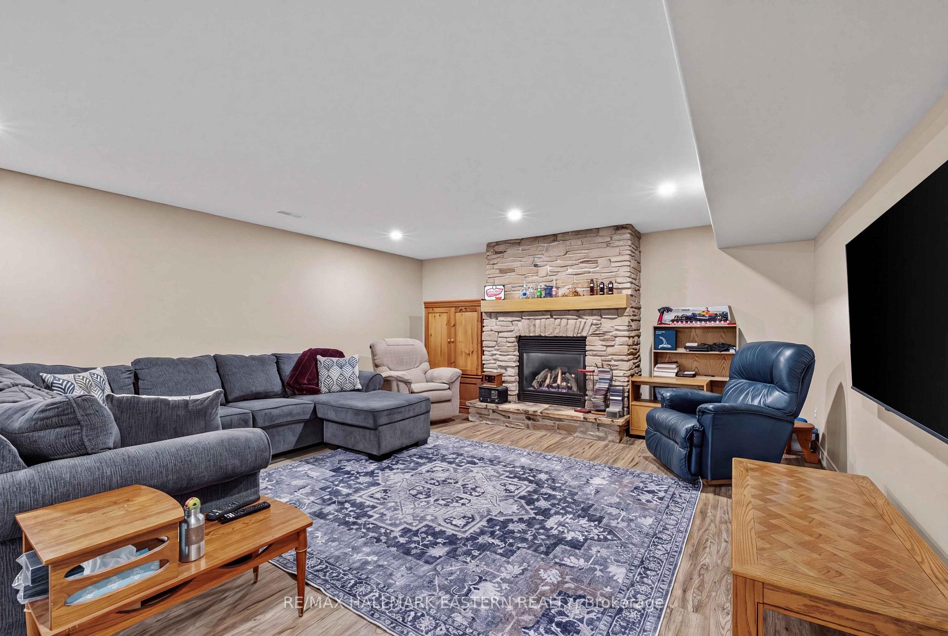 Photo 34 of 2552 Denure Drive, Peterborough, Monaghan Ward 2 — HOMEH