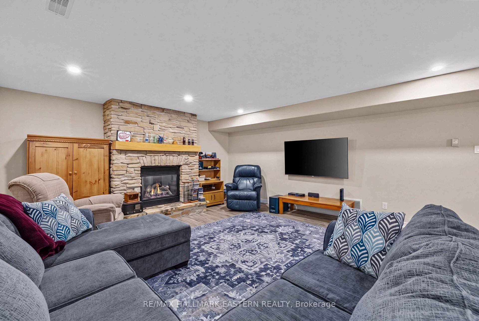 Photo 35 of 2552 Denure Drive, Peterborough, Monaghan Ward 2 — HOMEH