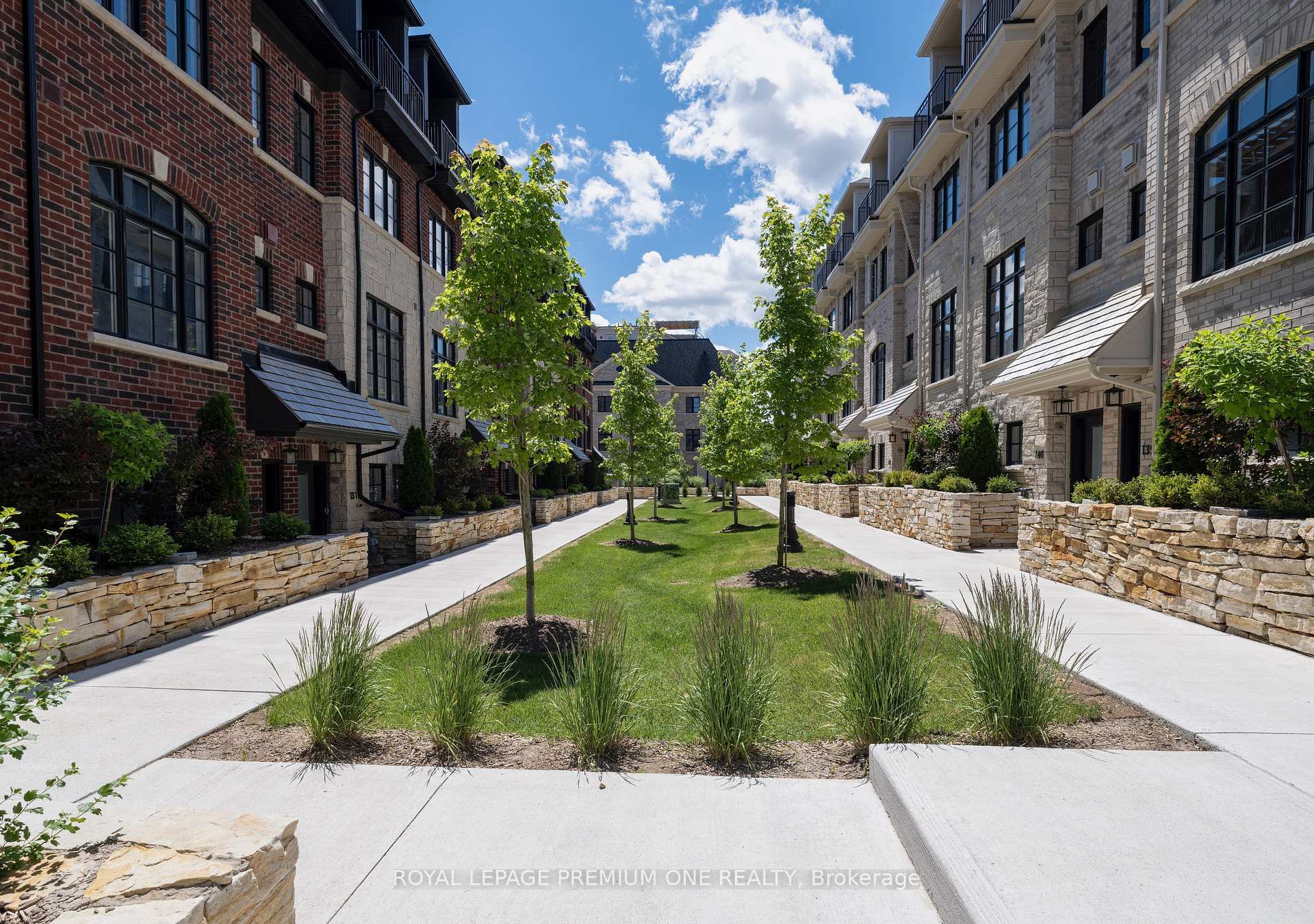 Photo 2 of Unit 128, 35 Lunar Crescent, Mississauga, Streetsville — HOMEH