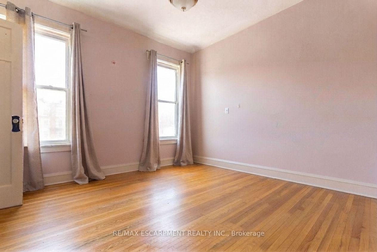 Photo 17 of 121 Eastbourne Avenue, Hamilton, St. Clair — HOMEH