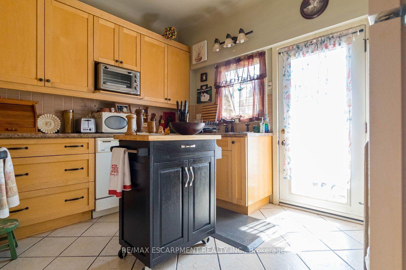 Photo 18 of 121 Eastbourne Avenue, Hamilton, St. Clair — HOMEH