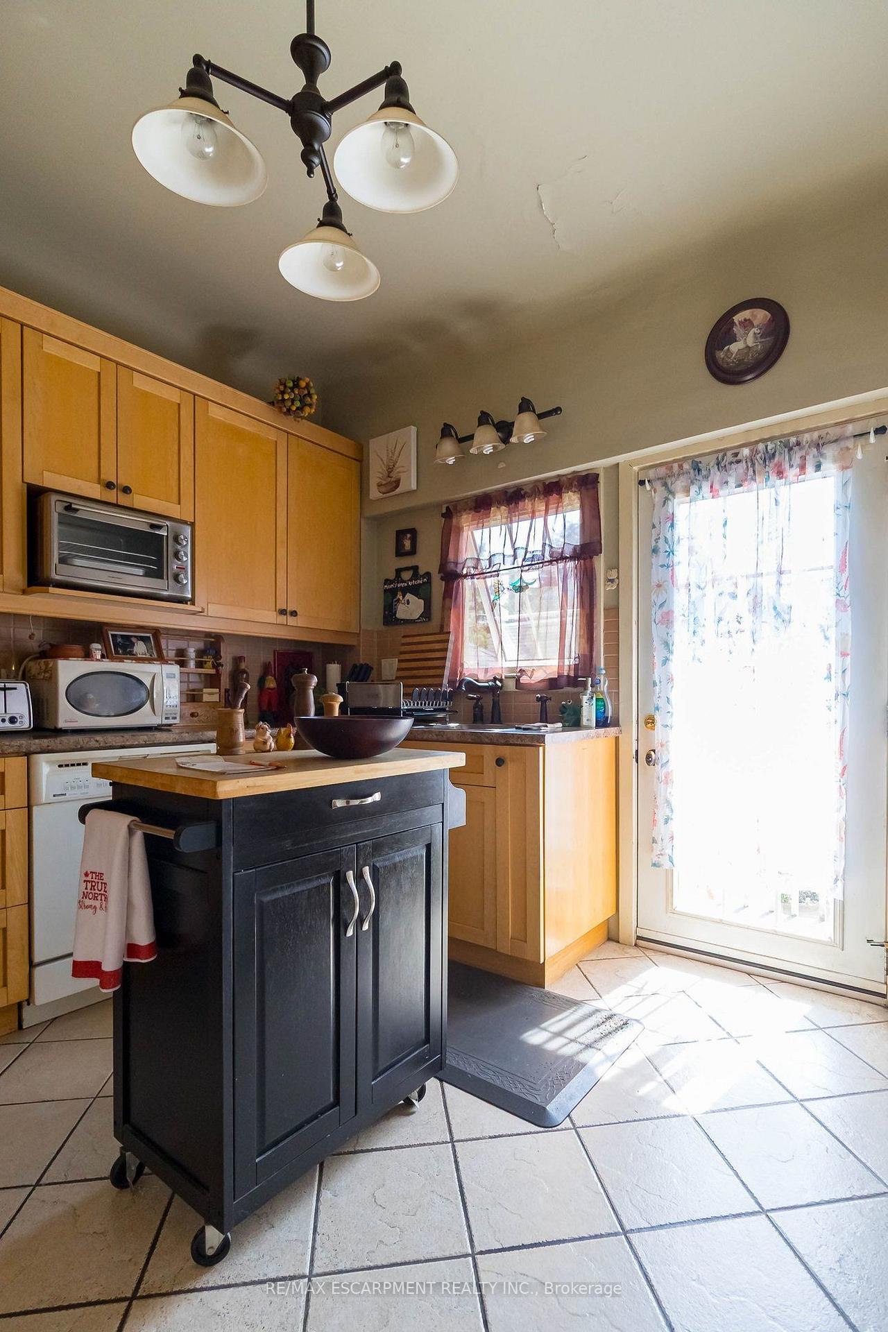 Photo 19 of 121 Eastbourne Avenue, Hamilton, St. Clair — HOMEH