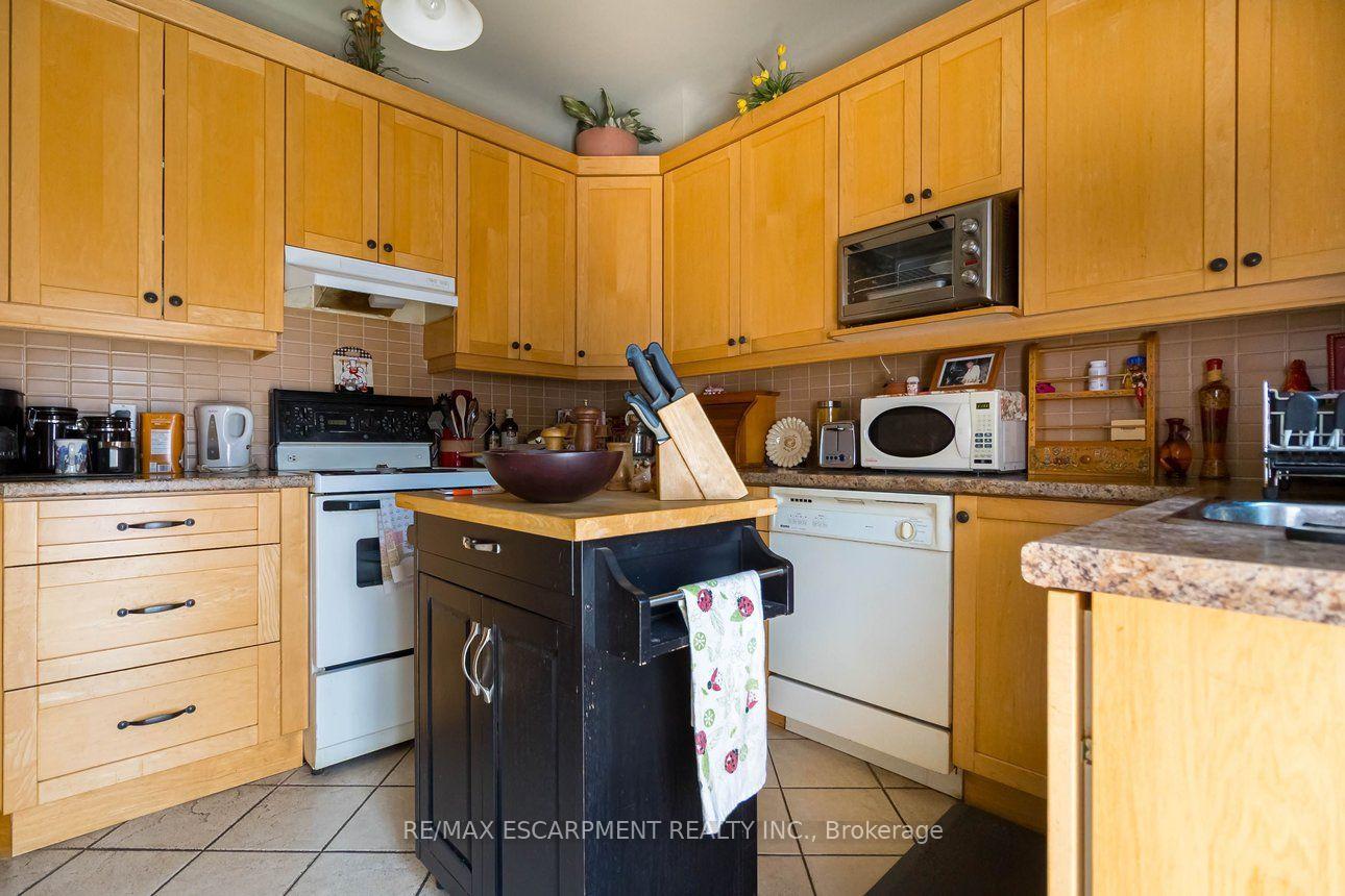 Photo 20 of 121 Eastbourne Avenue, Hamilton, St. Clair — HOMEH