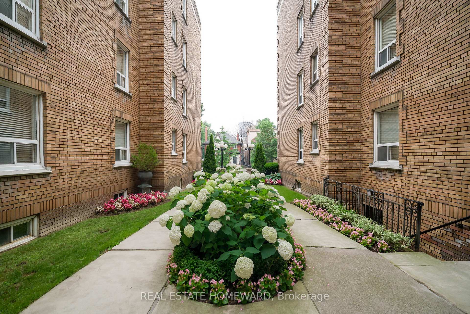 Photo 3 of Unit 206, 100 Oriole Parkway, Toronto, Forest Hill South — HOMEH