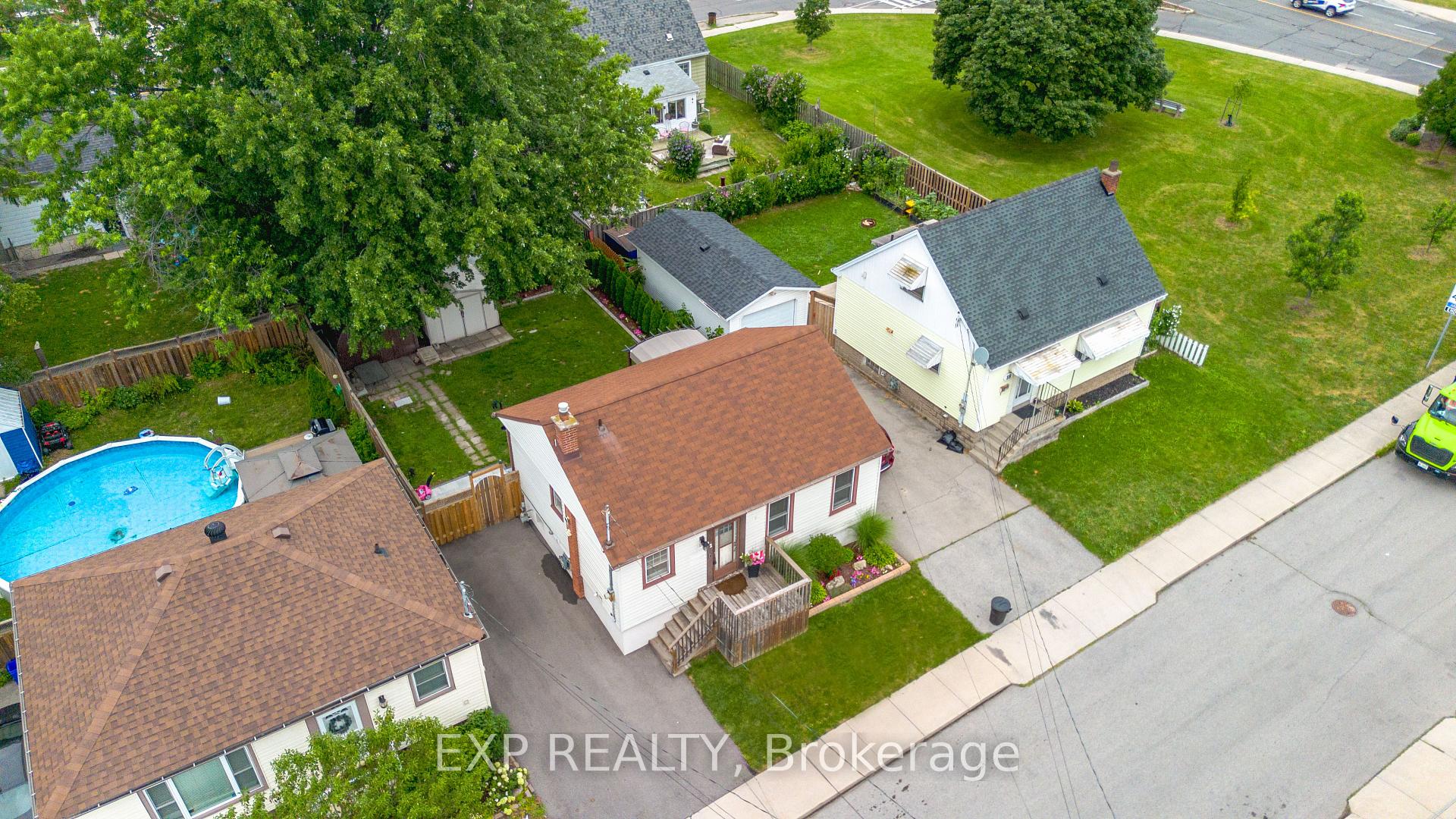 Photo 3 of 22 East 11th Street, Hamilton, Inch Park — HOMEH