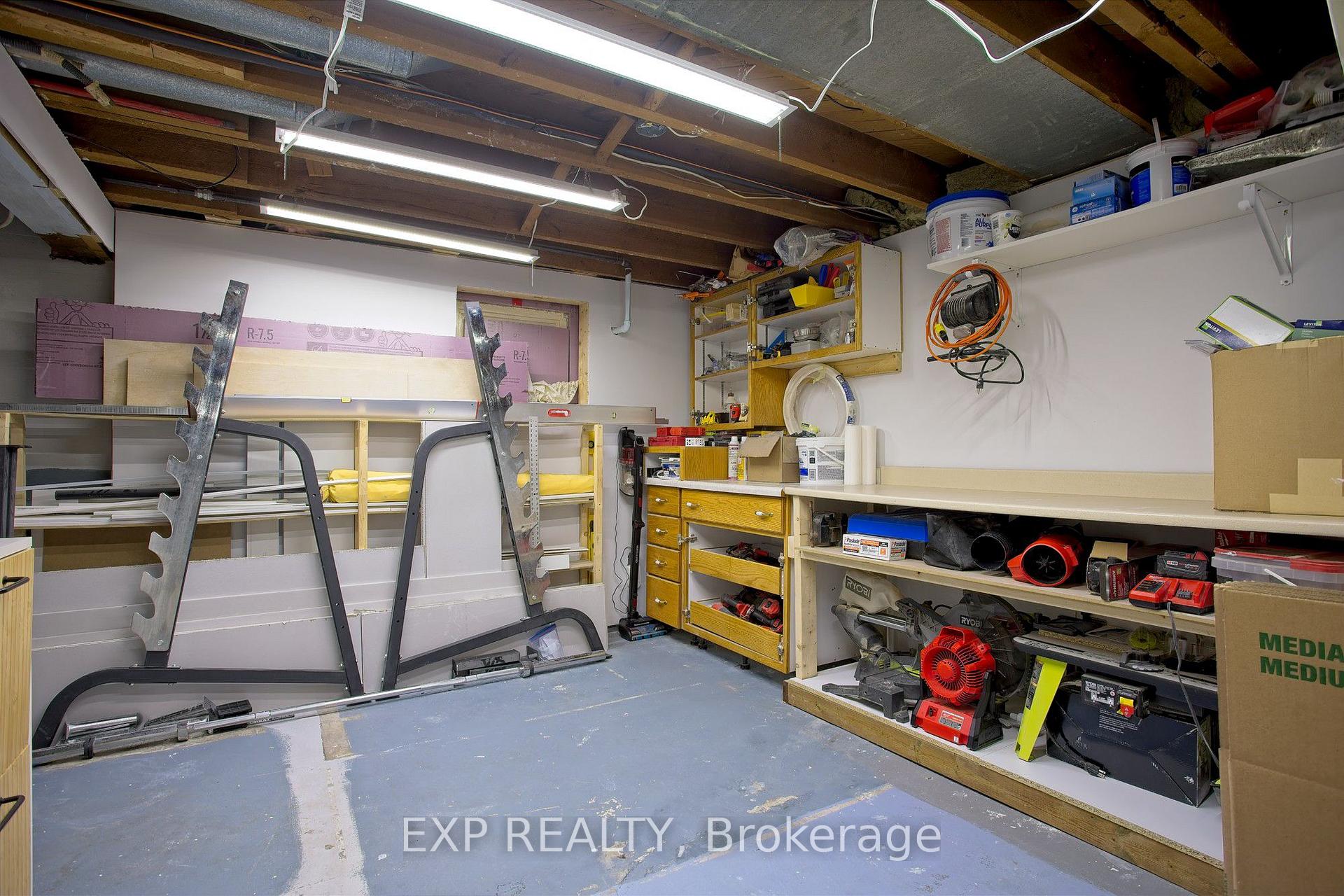 Photo 20 of 22 East 11th Street, Hamilton, Inch Park — HOMEH