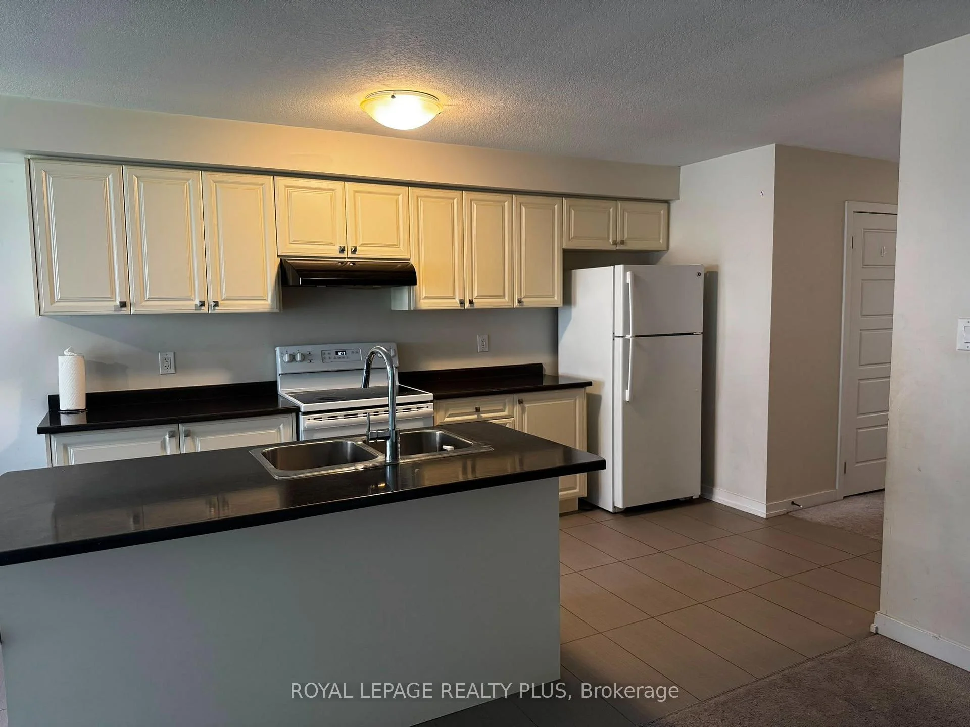 Photo 16 of 4 Prestwick Street, Hamilton, Stoney Creek Mountain — HOMEH
