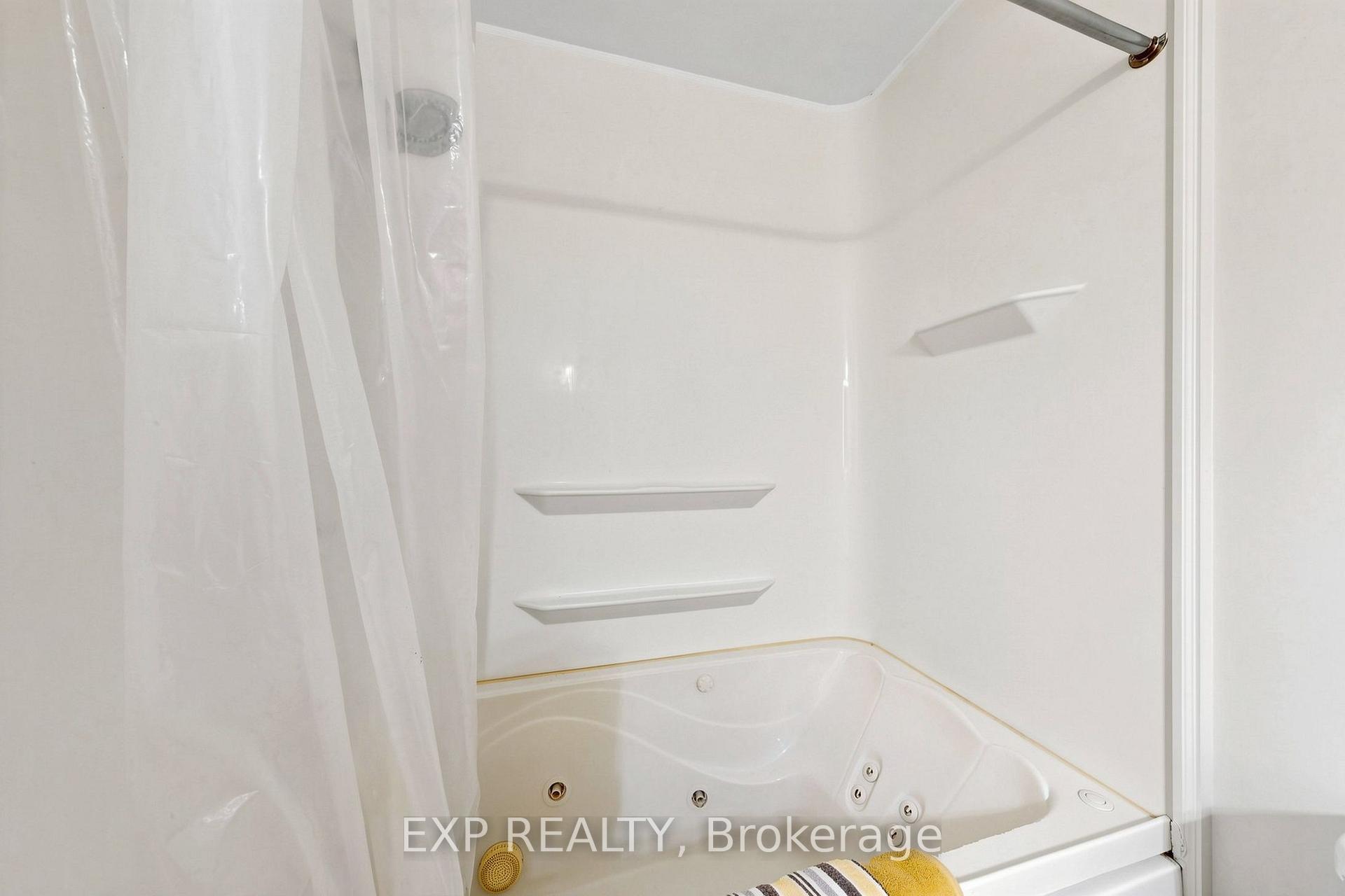 Photo 22 of 29 Mikado Crescent N, Brampton, Central Park — HOMEH