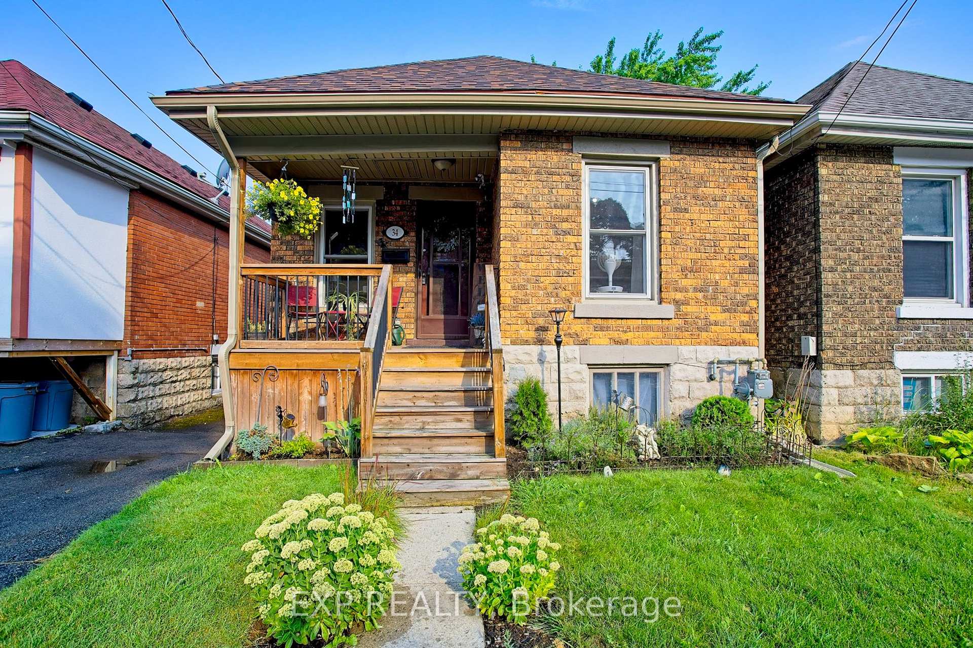Photo 2 of 34 Poplar Avenue, Hamilton, Eastmount — HOMEH