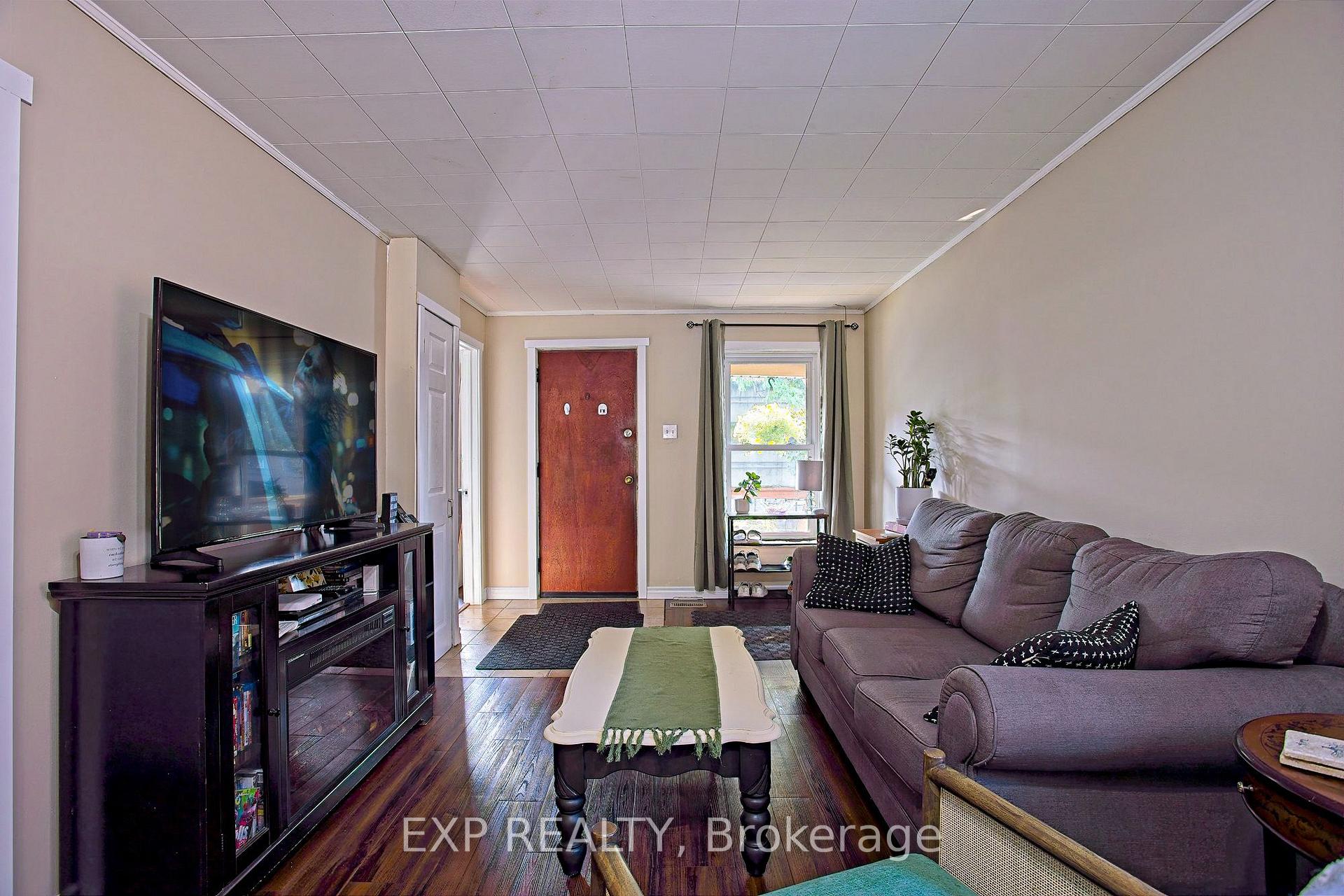 Photo 6 of 34 Poplar Avenue, Hamilton, Eastmount — HOMEH
